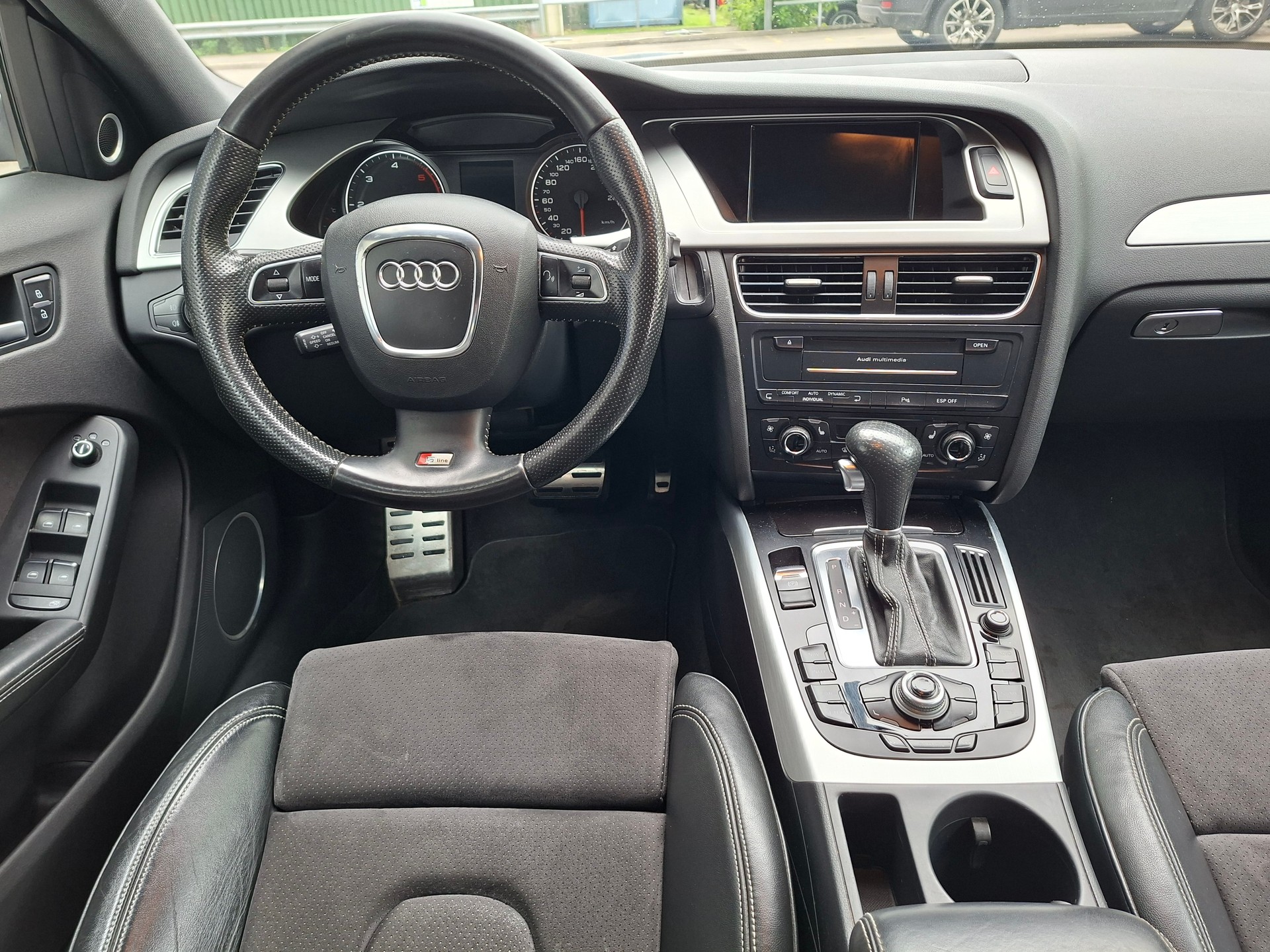 AUDI A4 Avant 3.0 TDI quattro S-tronic S-Line-image-8