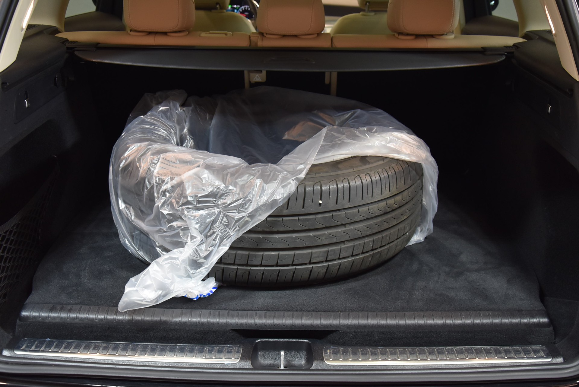 MERCEDES-BENZ GLC 300 e 4Matic 9G-Tronic-image-12