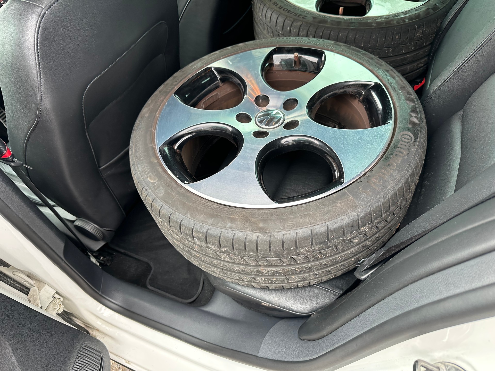 VW Golf 2.0 TSI GTI Adidas DSG-image-6