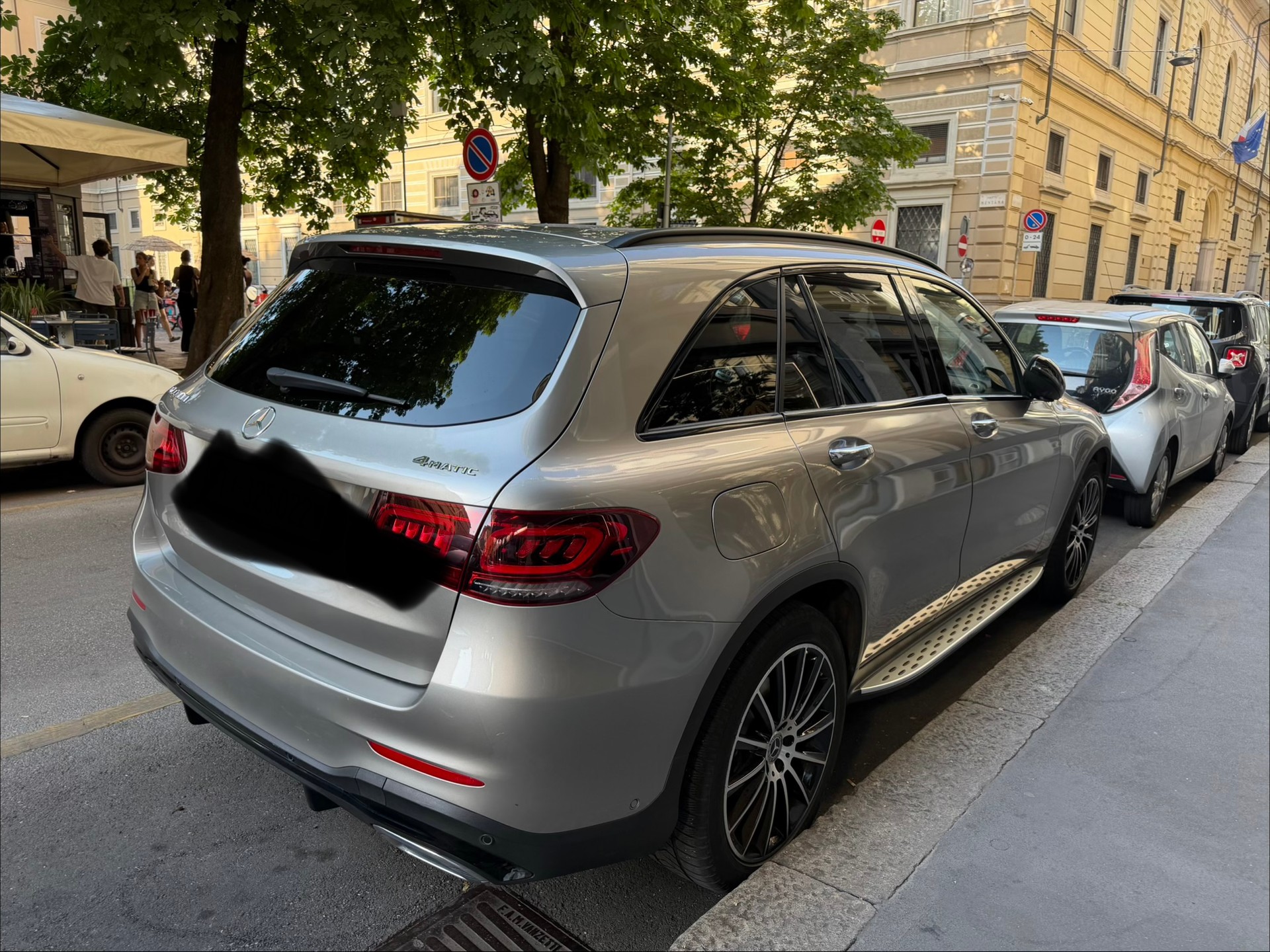 MERCEDES-BENZ GLC 300 AMG Line 4m-image-1