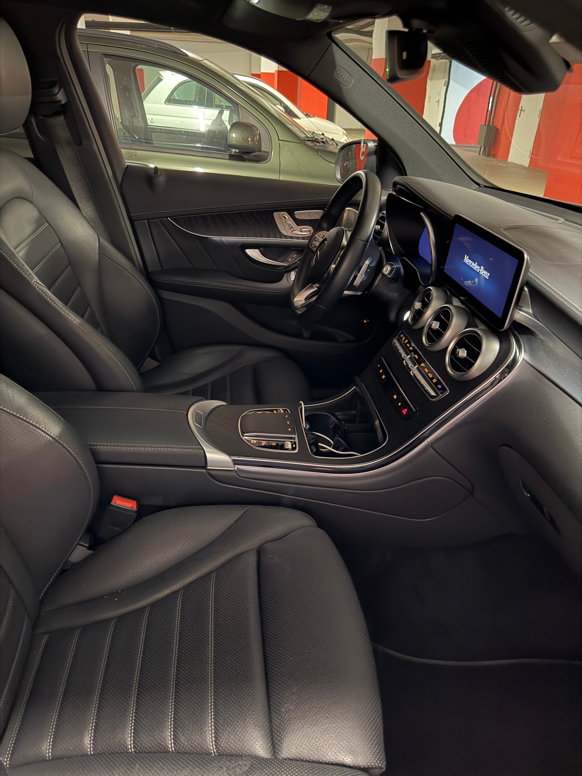 MERCEDES-BENZ GLC 300 AMG Line 4m-image-4