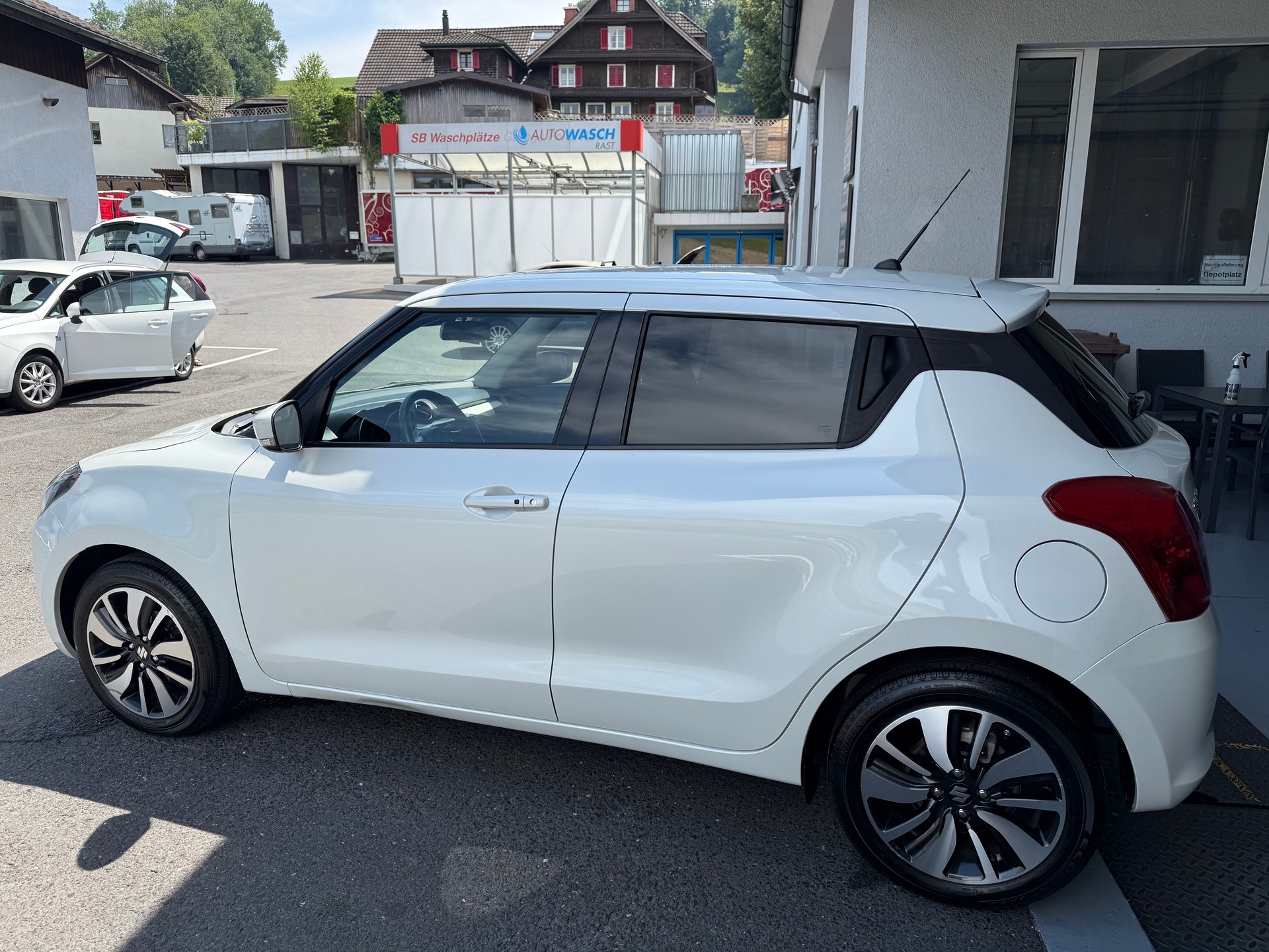 SUZUKI Swift 1.0 12V Compact Top Automatic-image-6
