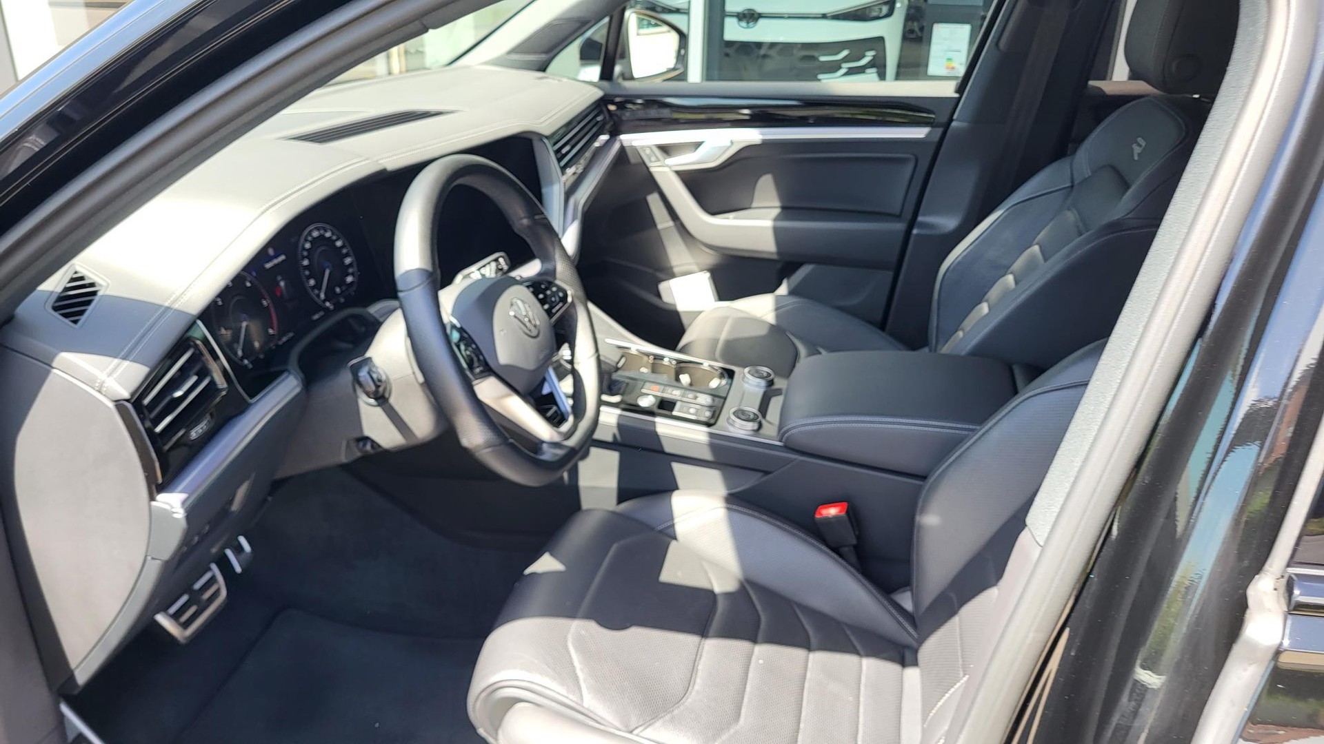 VW Touareg 3.0 TDI R Line Tiptronic-image-7