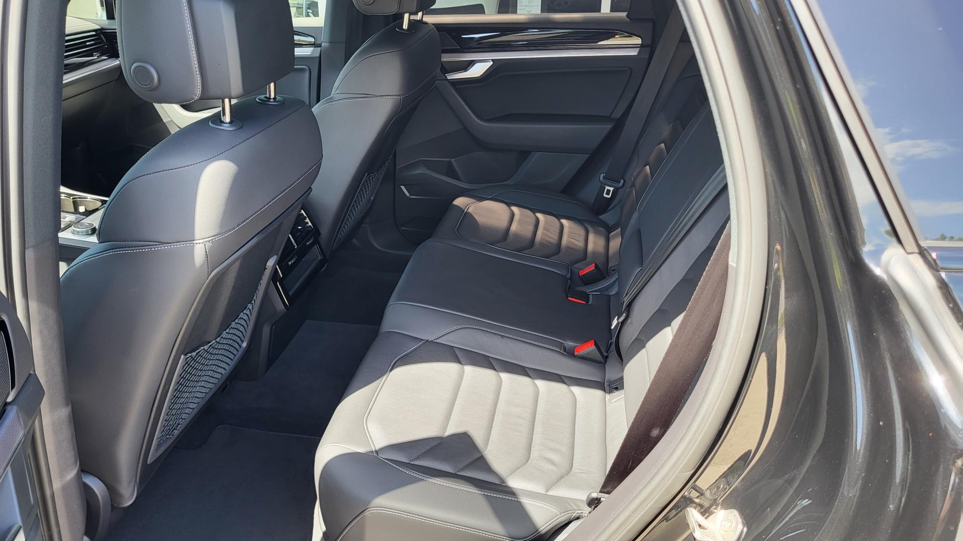 VW Touareg 3.0 TDI R Line Tiptronic-image-6