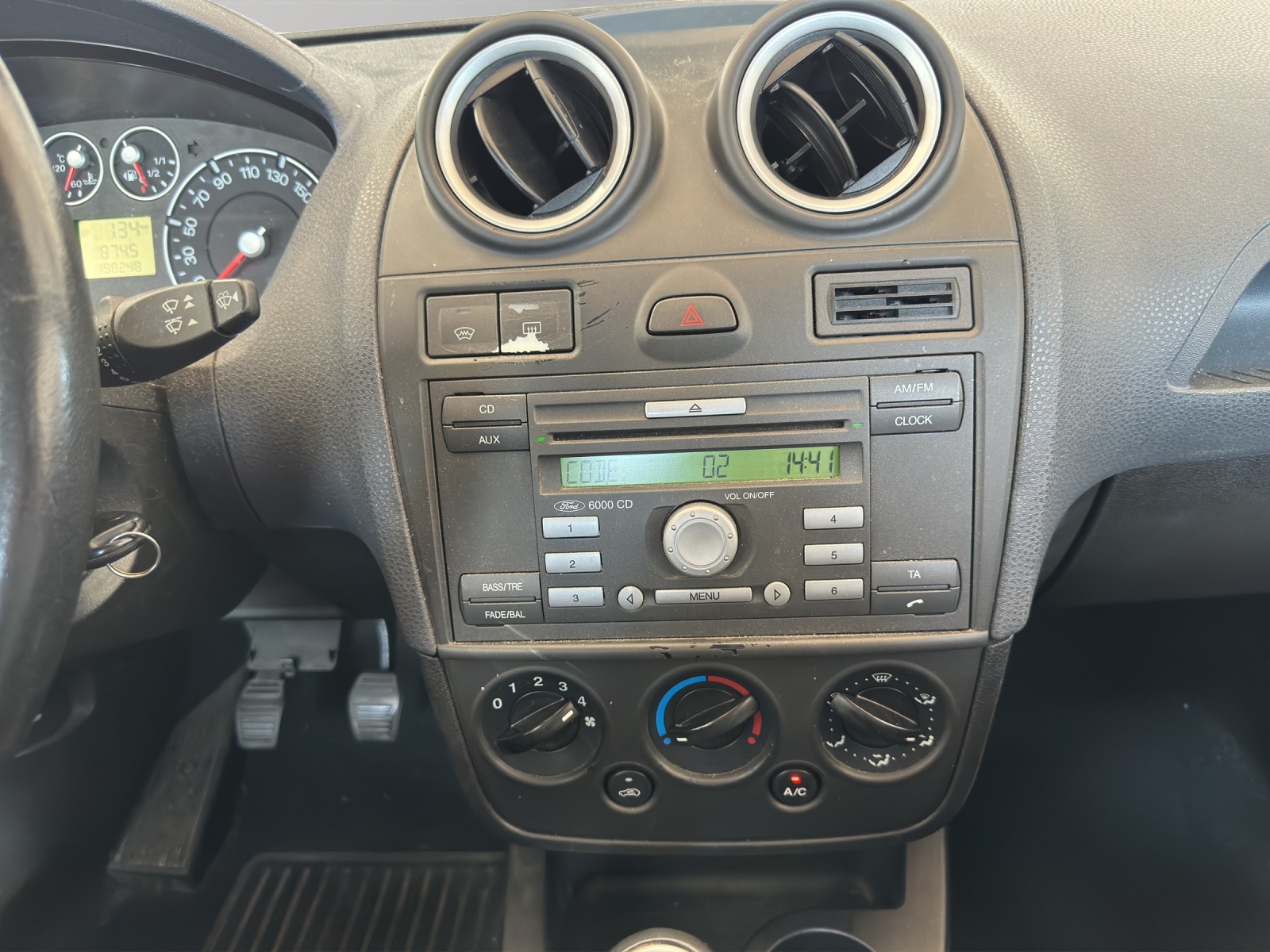 FORD Fiesta 1.4 16V Trend-image-12