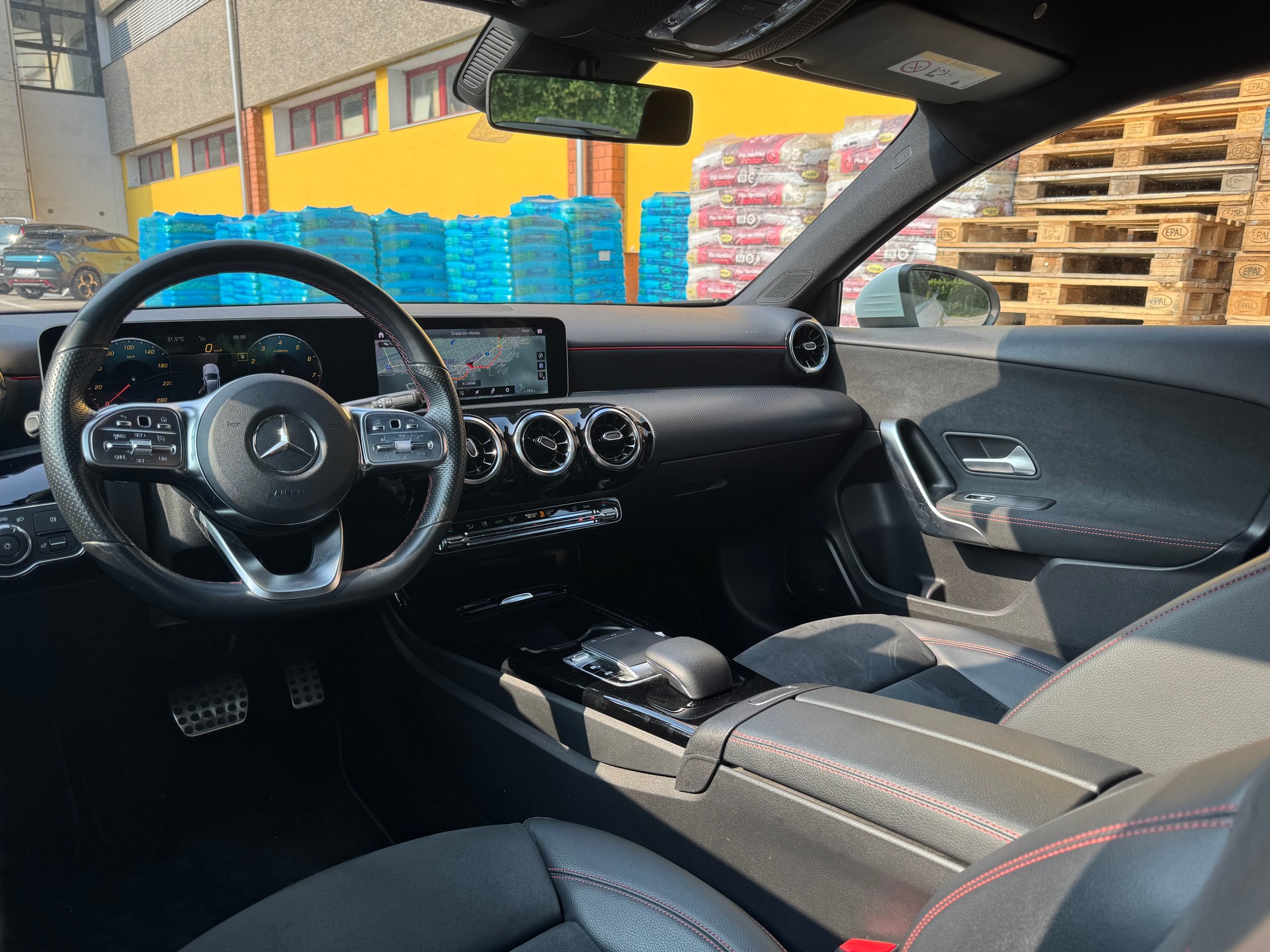 MERCEDES-BENZ A 200 AMG Line 7G-DCT-image-3