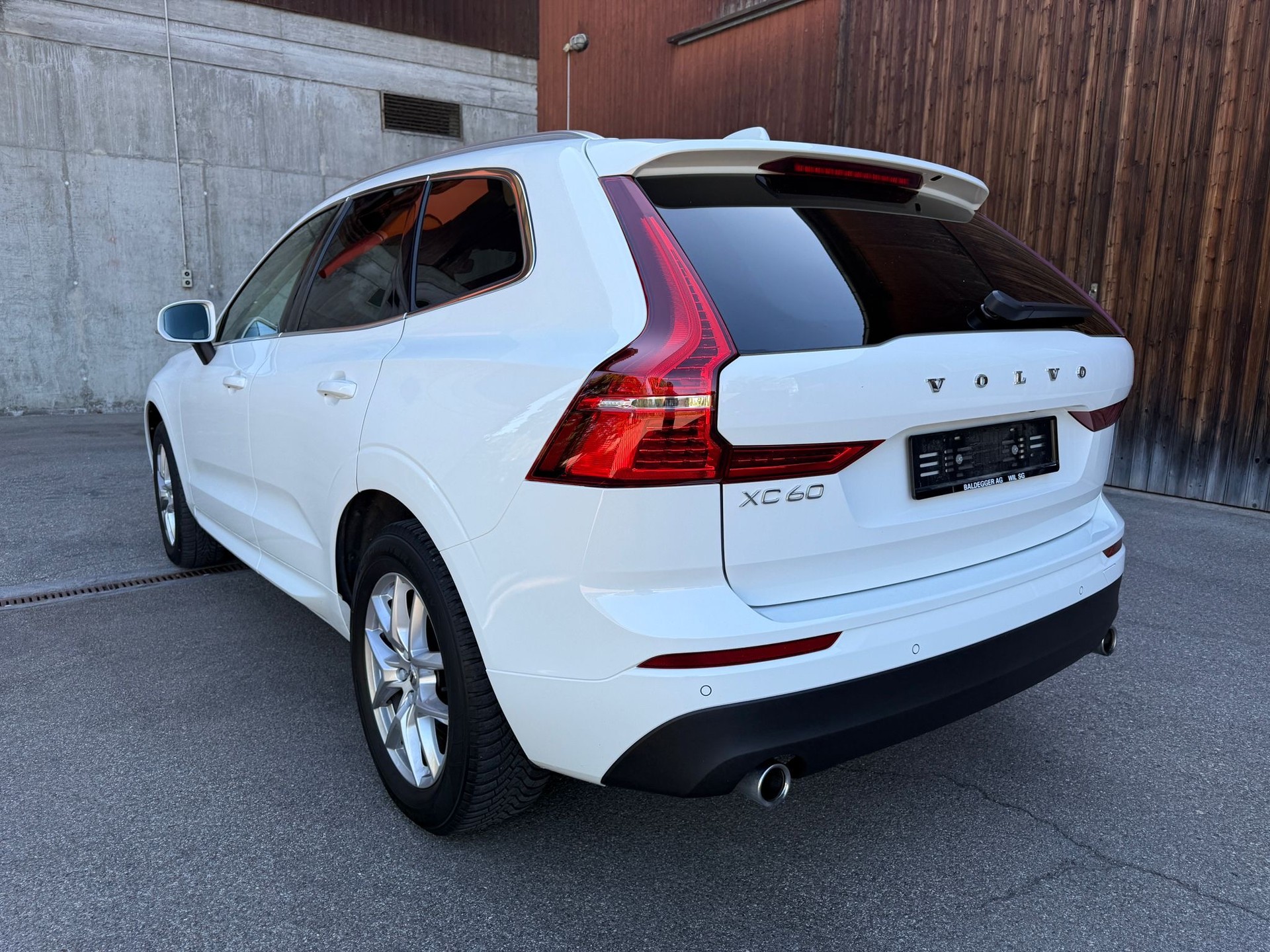 VOLVO XC60 D4 Momentum Geartronic-image-6