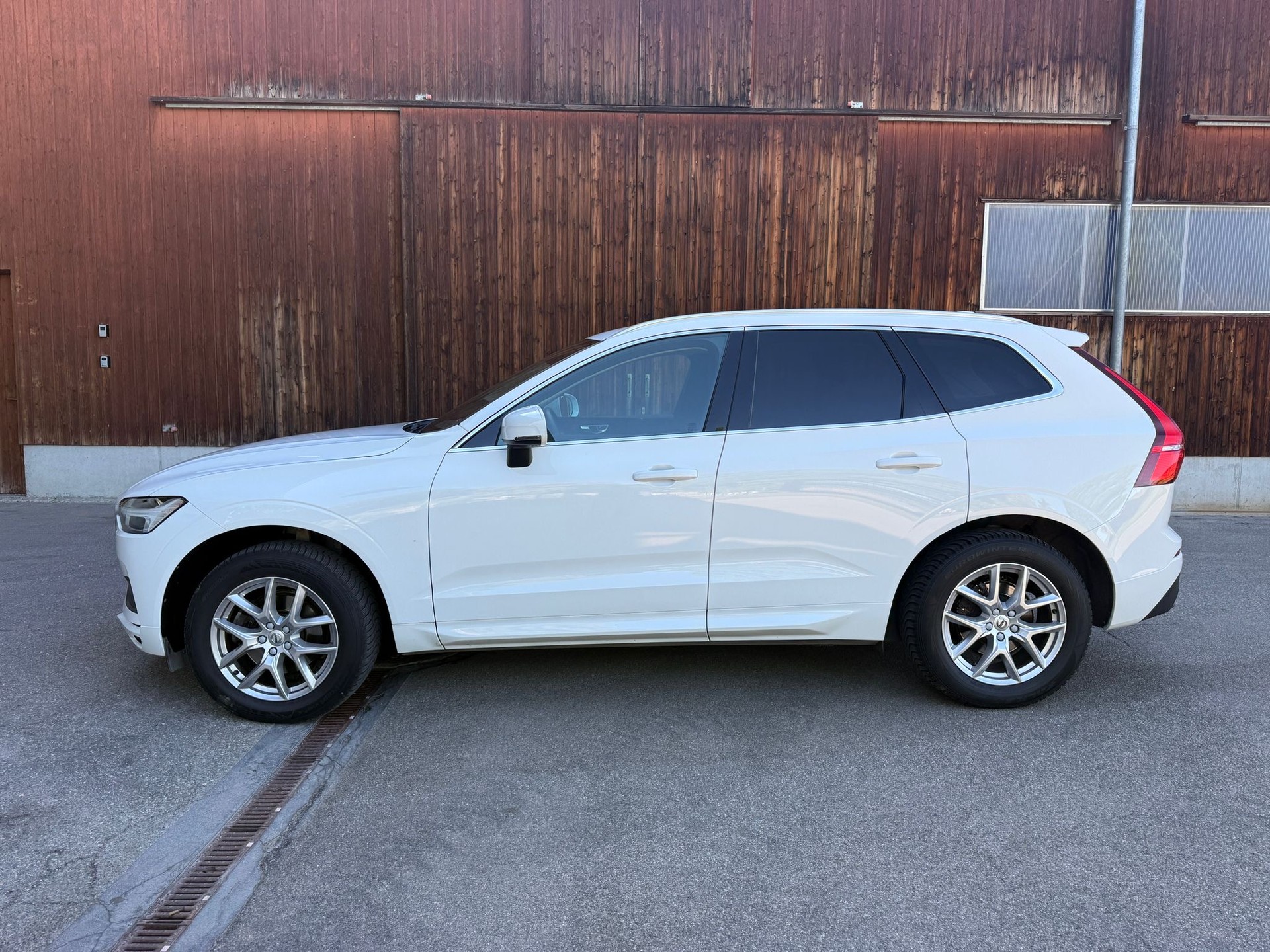 VOLVO XC60 D4 Momentum Geartronic-image-4