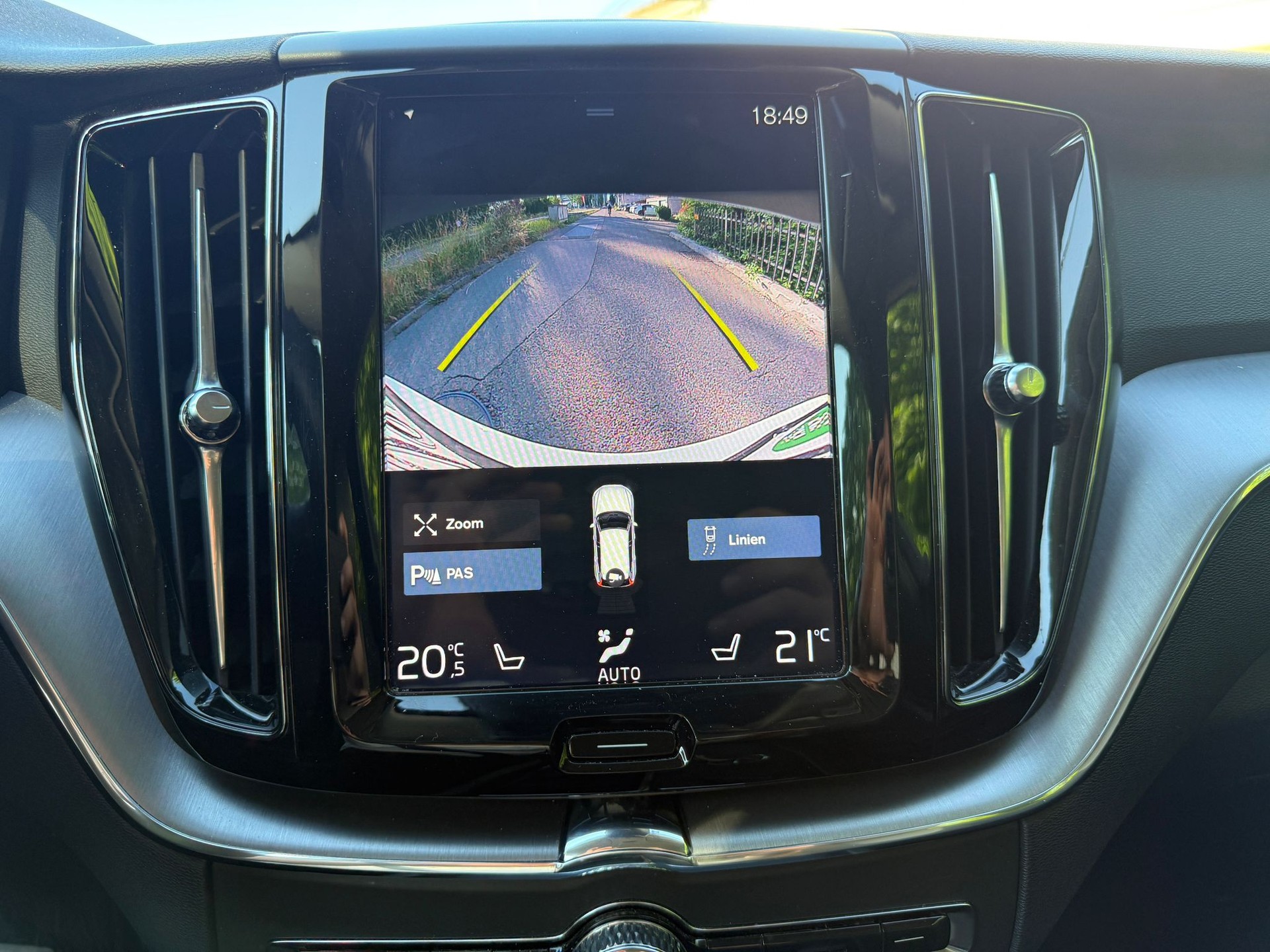 VOLVO XC60 D4 Momentum Geartronic-image-13