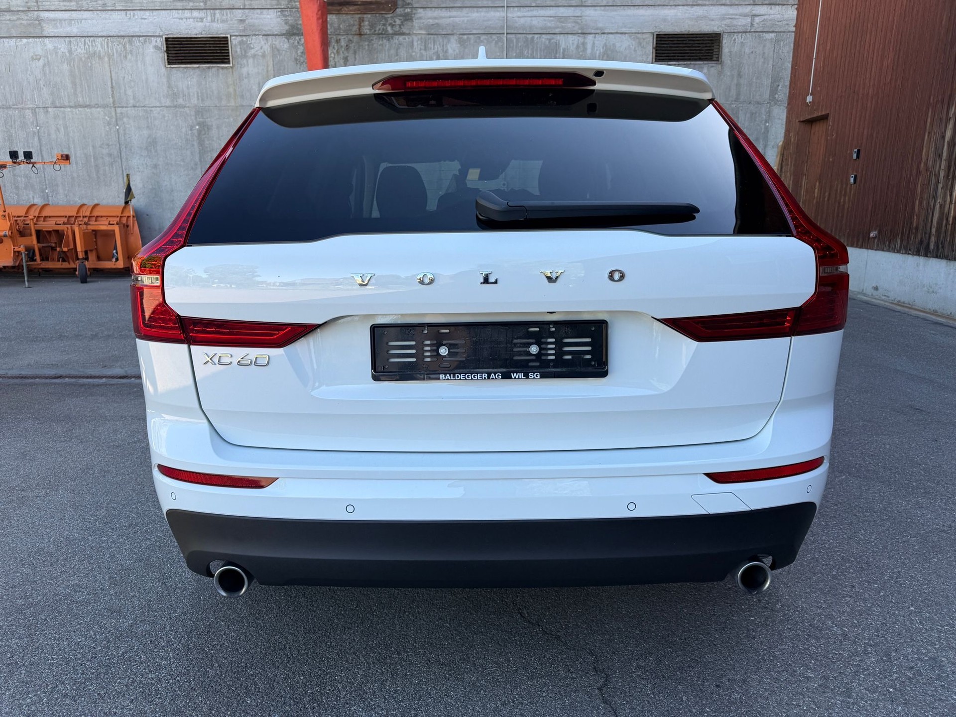 VOLVO XC60 D4 Momentum Geartronic-image-7