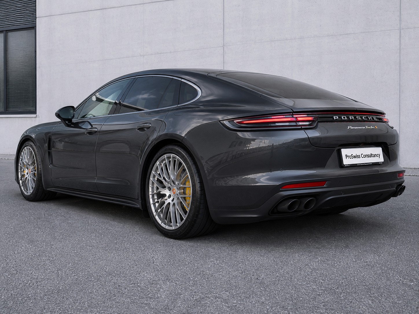 PORSCHE 4.0 V8 Turbo S E-Hybrid-image-2
