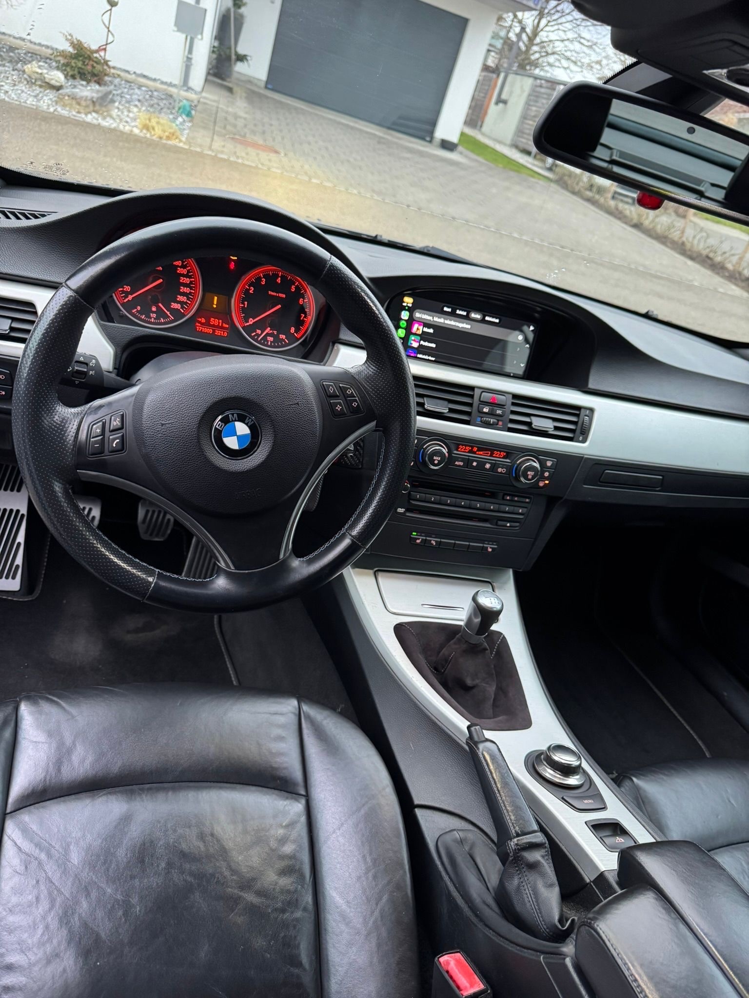 BMW 335i Cabriolet-image-9