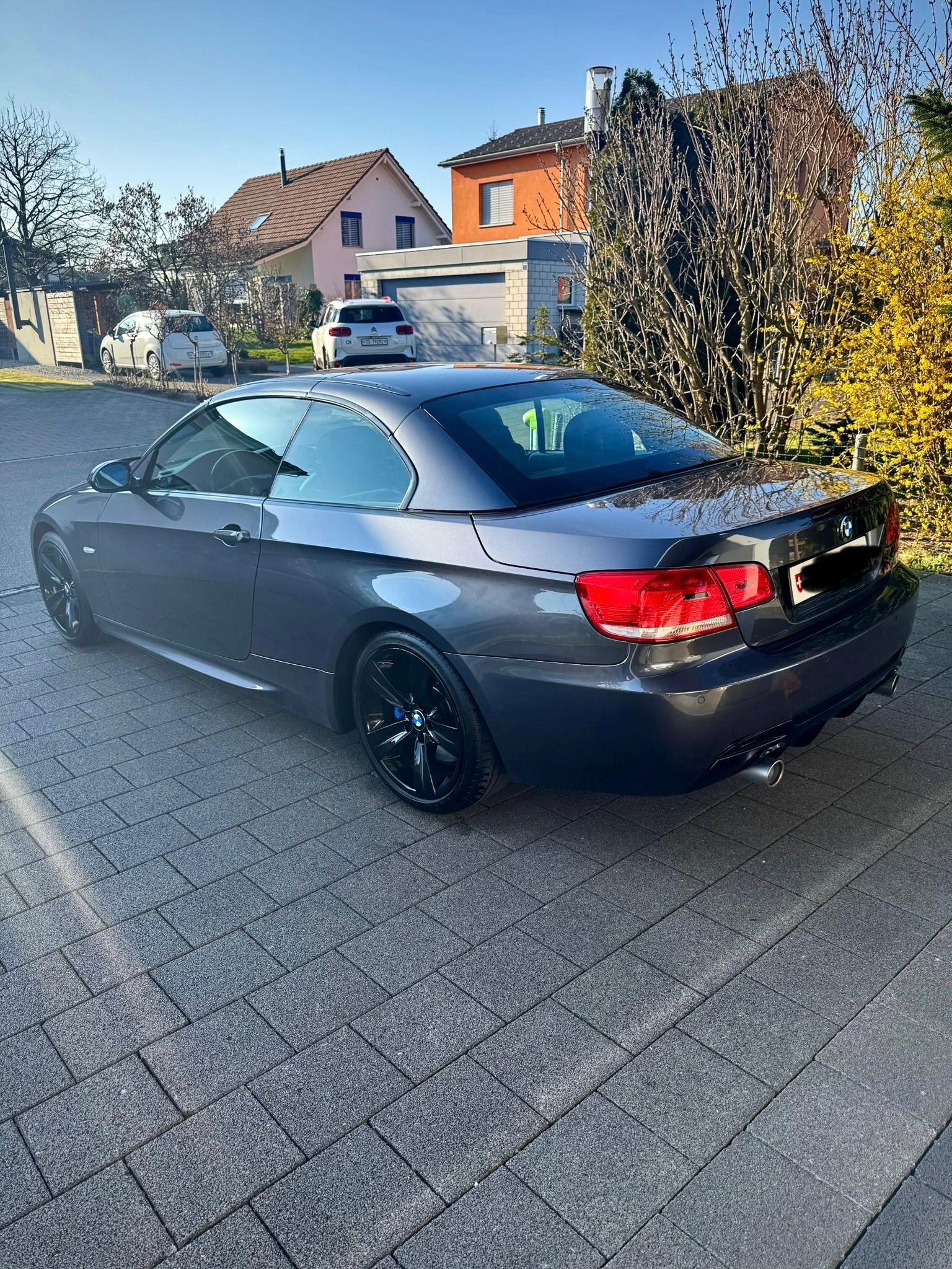 BMW 335i Cabriolet-image-10