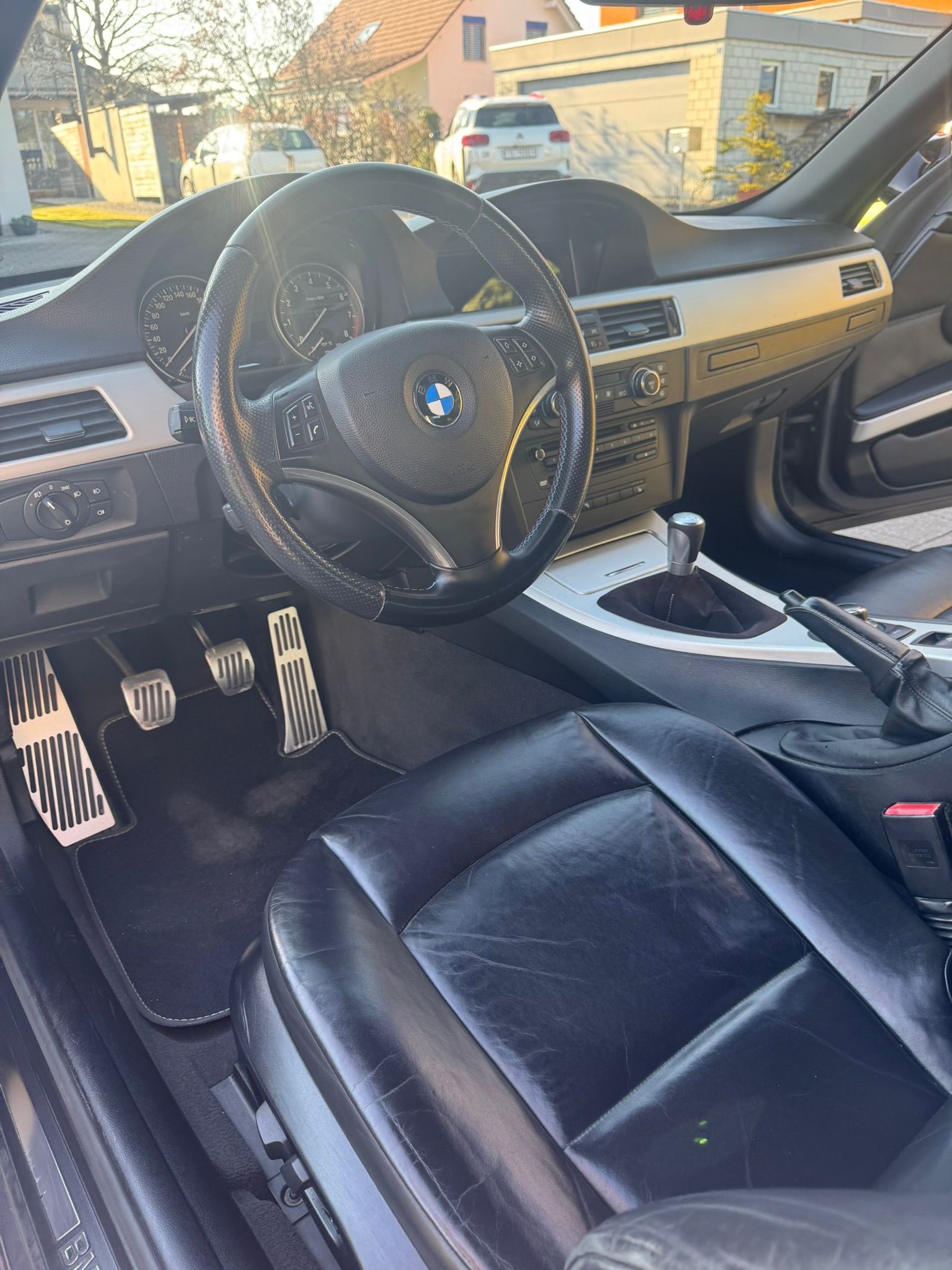 BMW 335i Cabriolet-image-3