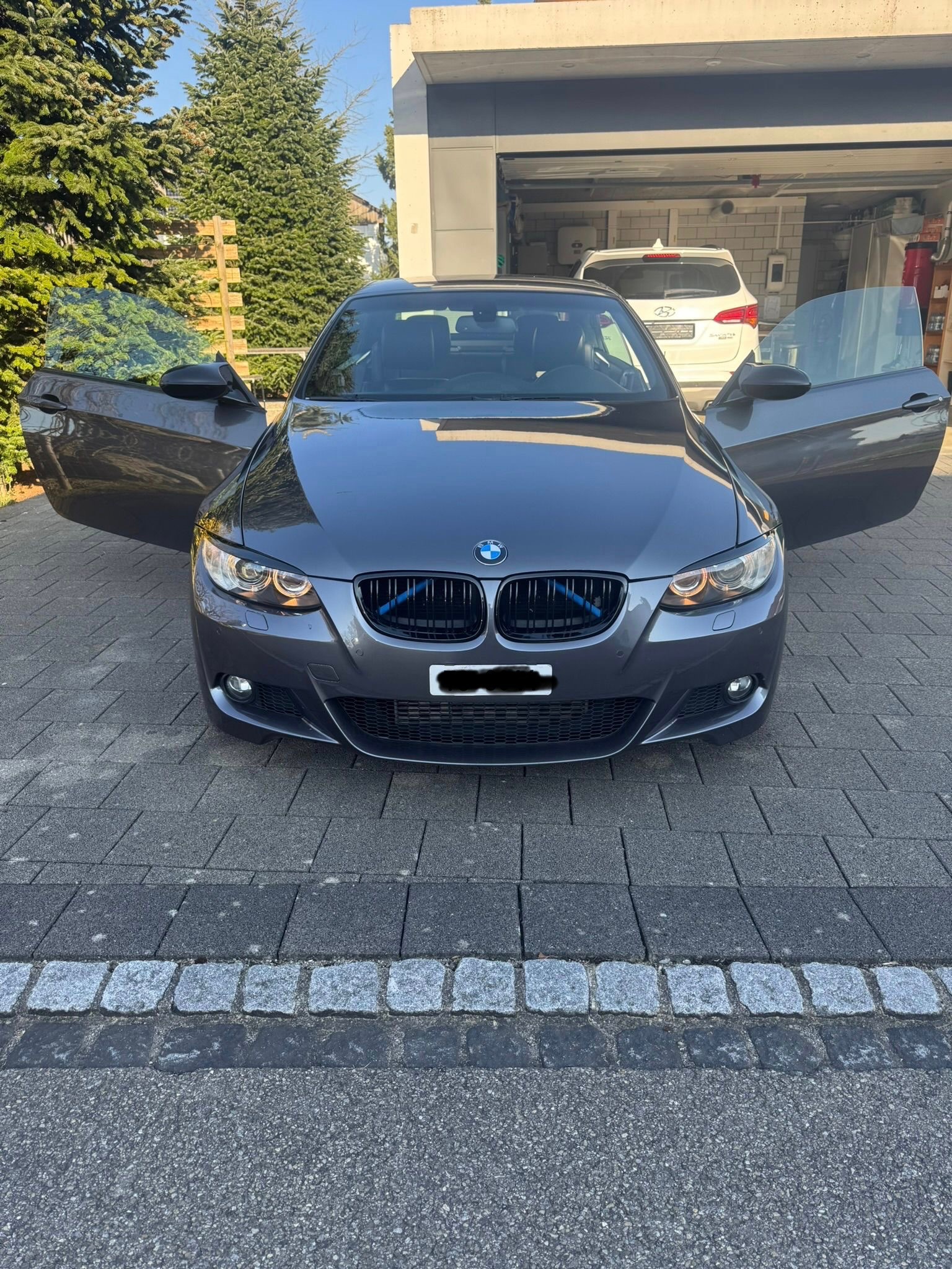 BMW 335i Cabriolet-image-1