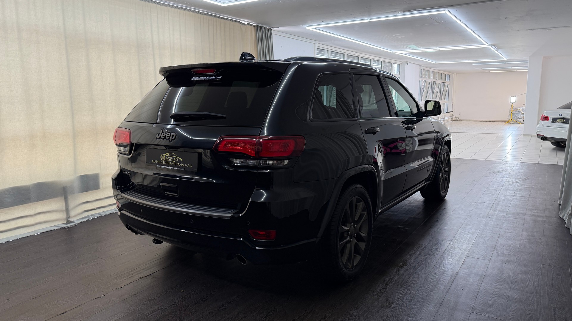 JEEP Grand Cherokee 3.0 CRD 75th Anniversary Automatic-showroom-element-3