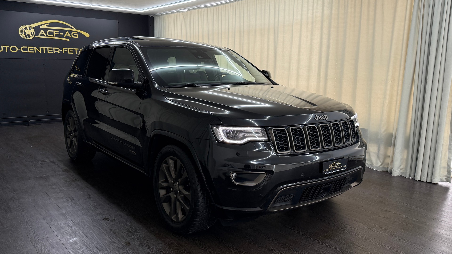 JEEP Grand Cherokee 3.0 CRD 75th Anniversary Automatic-showroom-element-2