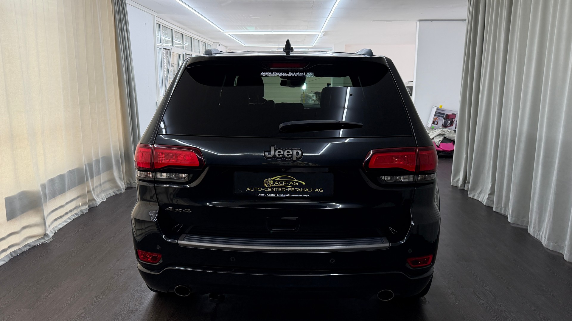 JEEP Grand Cherokee 3.0 CRD 75th Anniversary Automatic-image-4