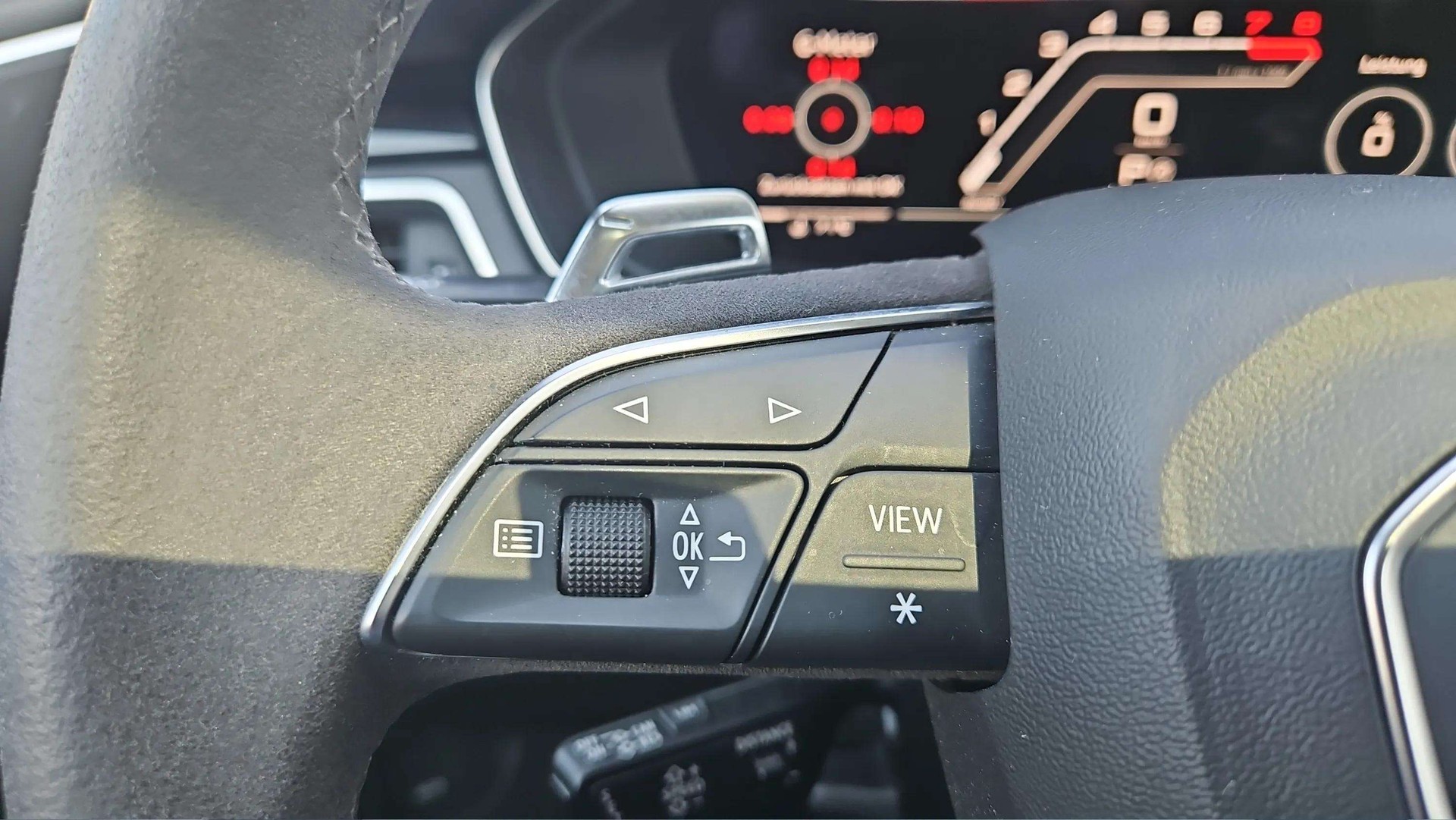 AUDI RS4 Avant quattro tiptronic mit AHK & Panoramadach-image-33
