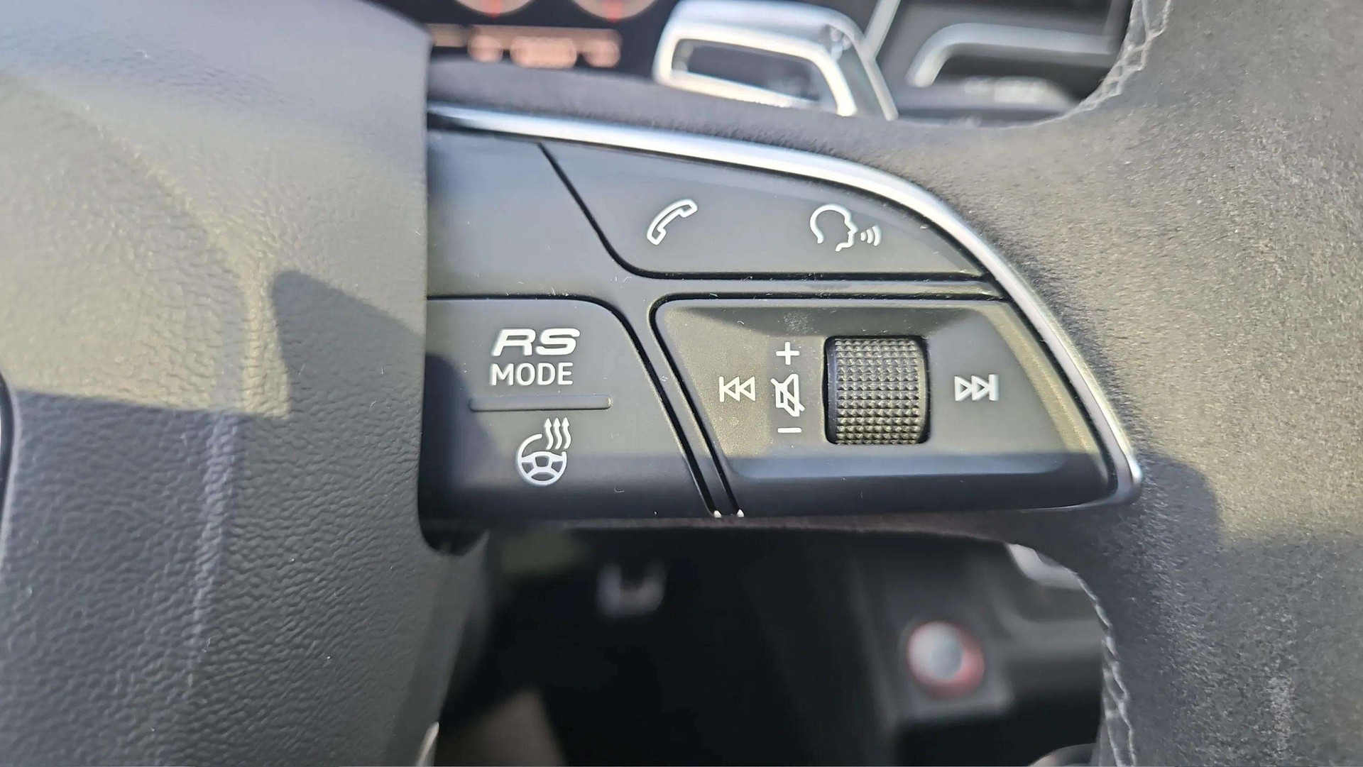 AUDI RS4 Avant quattro tiptronic mit AHK & Panoramadach-image-32