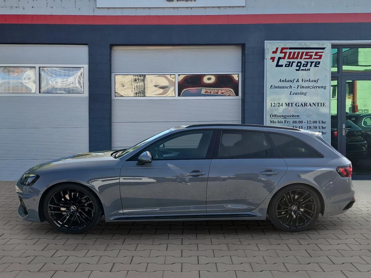 AUDI RS4 Avant quattro tiptronic mit AHK & Panoramadach-image-4