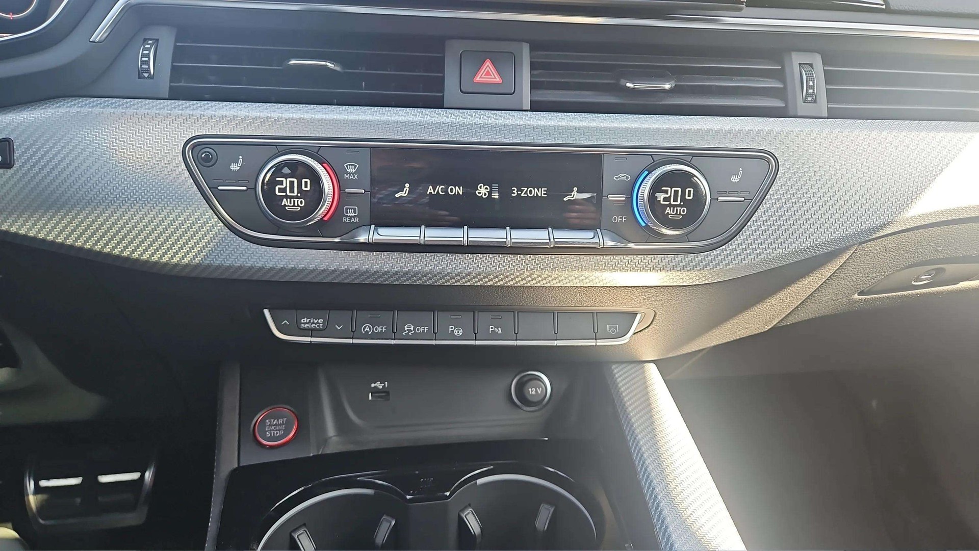 AUDI RS4 Avant quattro tiptronic mit AHK & Panoramadach-image-29