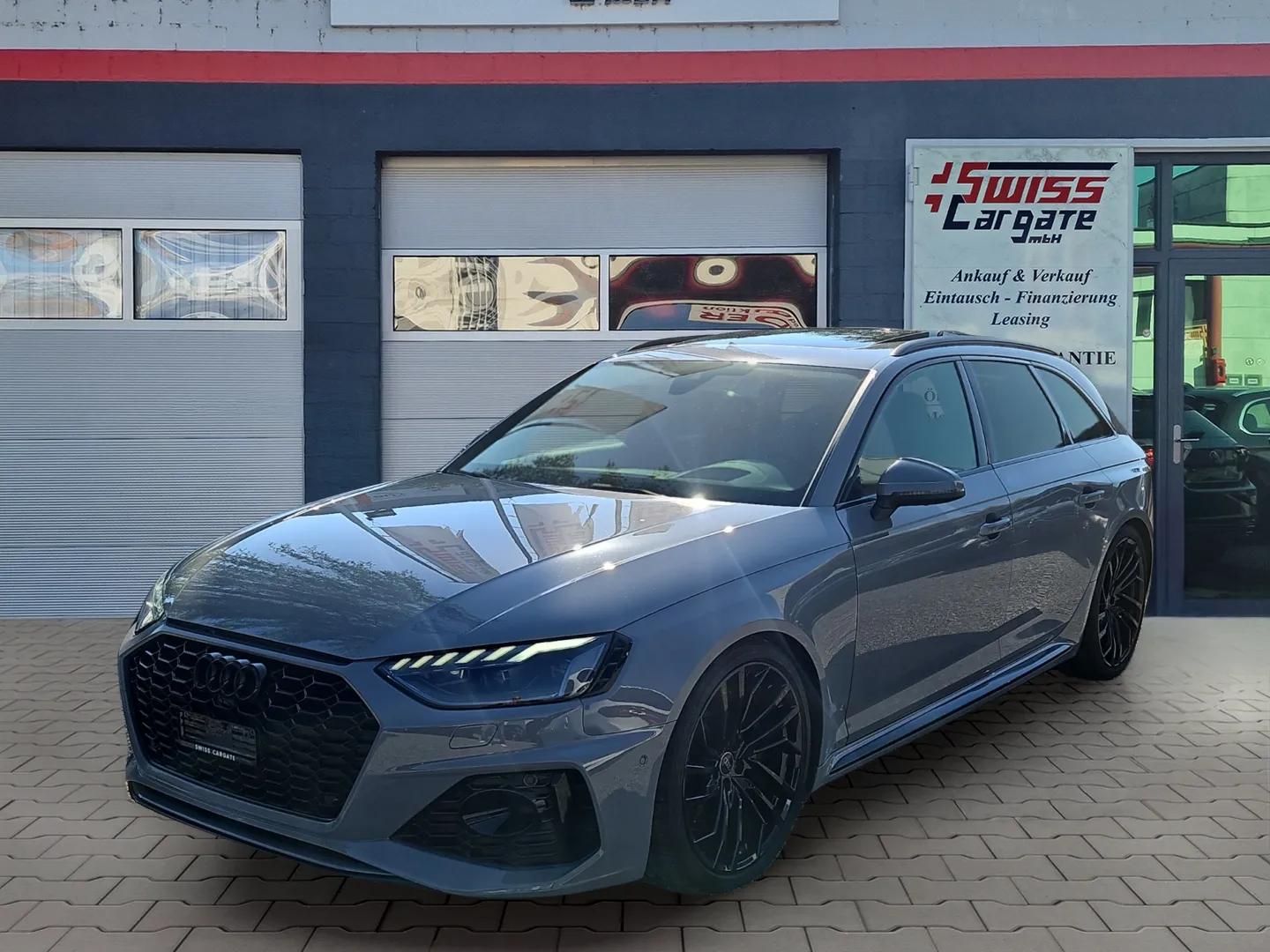 AUDI RS4 Avant quattro tiptronic mit AHK & Panoramadach-image-3