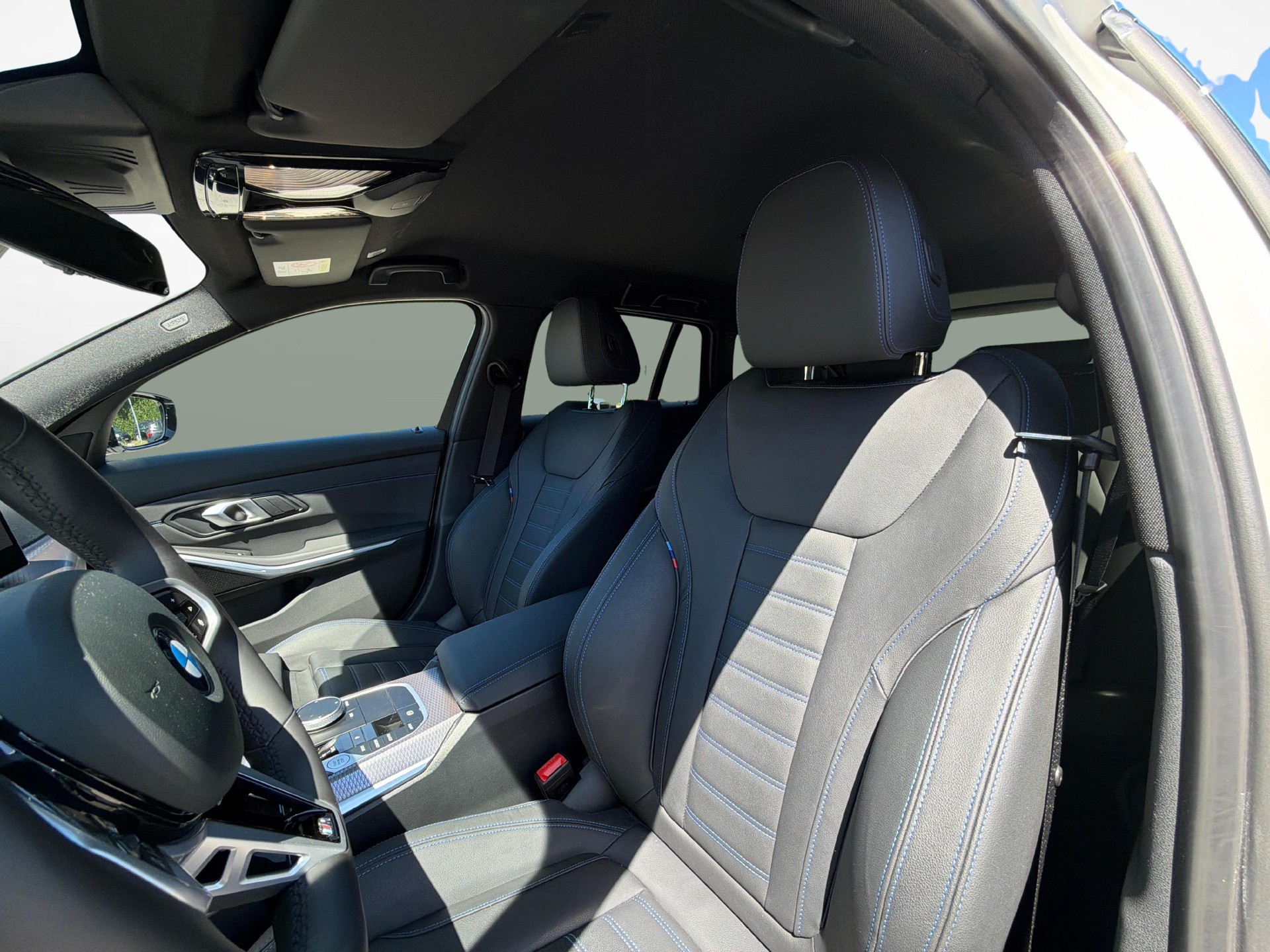 BMW 320d xDrive SAG Touring-image-11