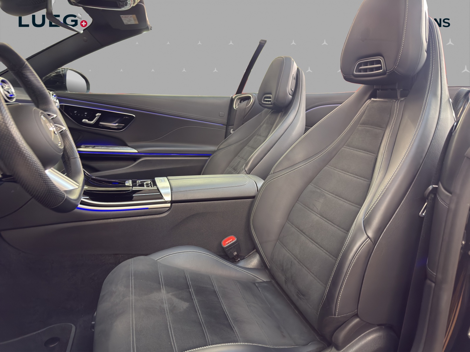 MERCEDES-BENZ CLE 200 - Cabrio - AMG / Rückfahrkamera / Ambiente-Licht / Lenkradheizung-image-8