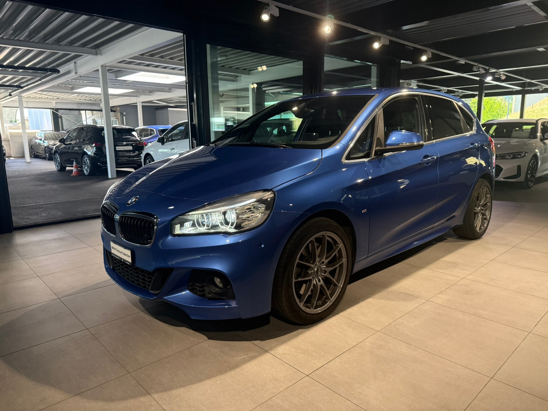 BMW 225i xDrive Active Tourer M Sport Steptronic-image-2