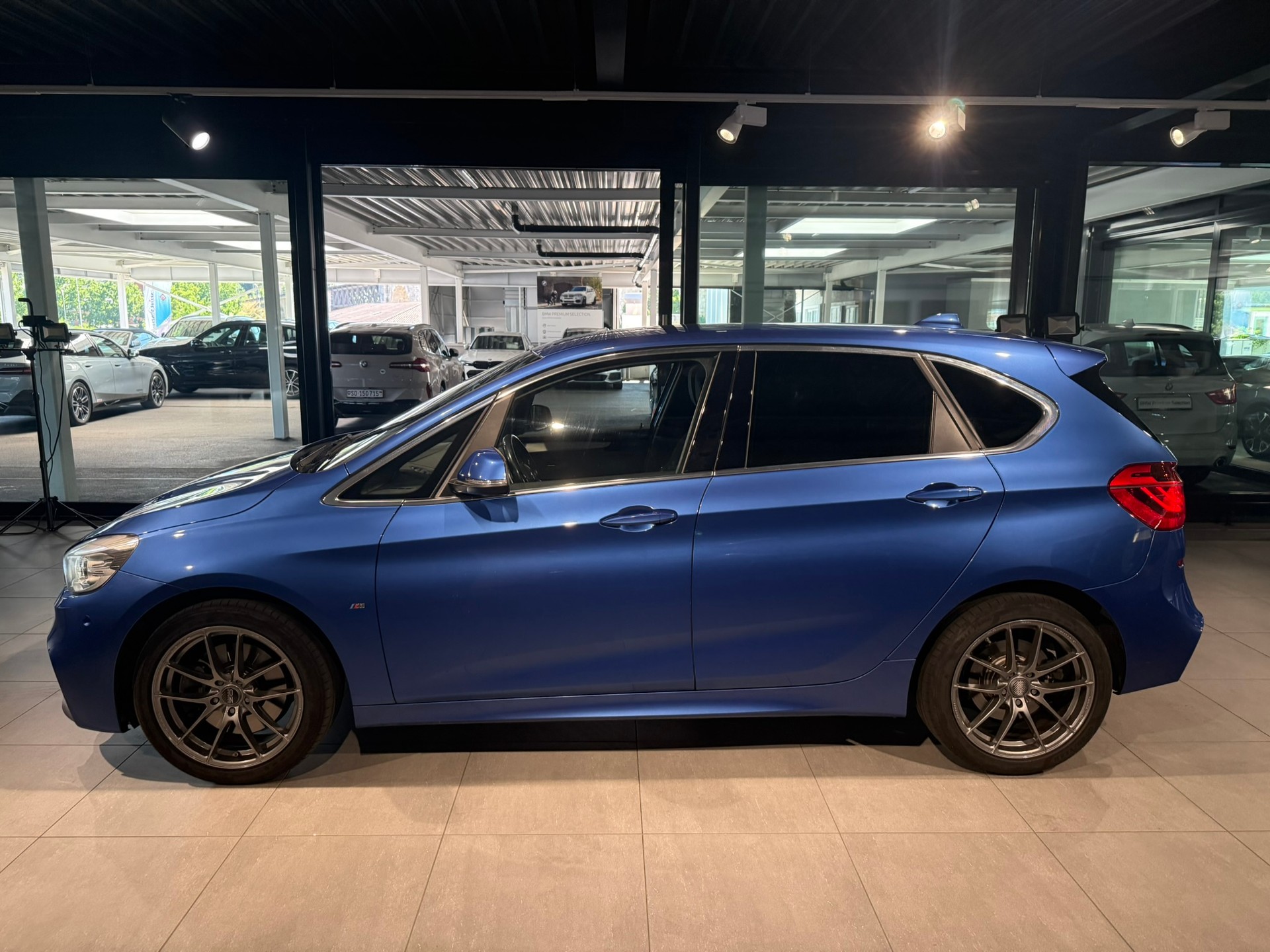 BMW 225i xDrive Active Tourer M Sport Steptronic-image-3