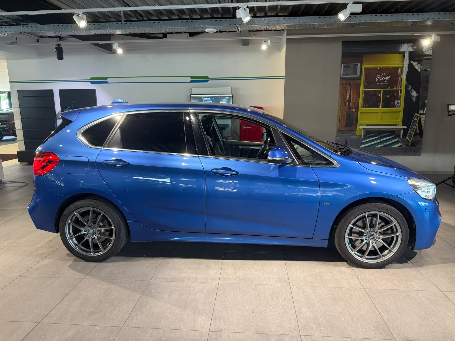 BMW 225i xDrive Active Tourer M Sport Steptronic-image-7