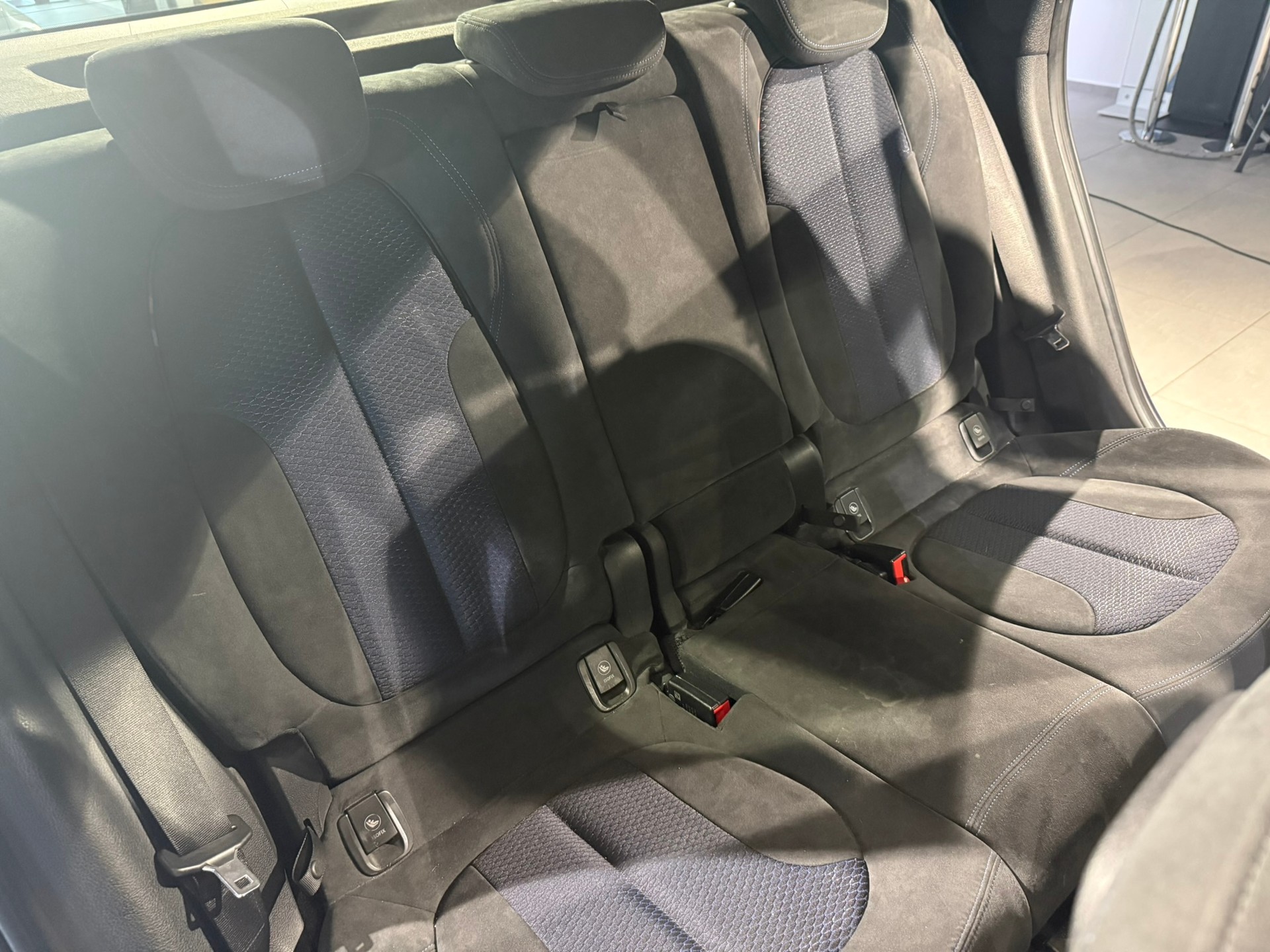 BMW 225i xDrive Active Tourer M Sport Steptronic-image-22
