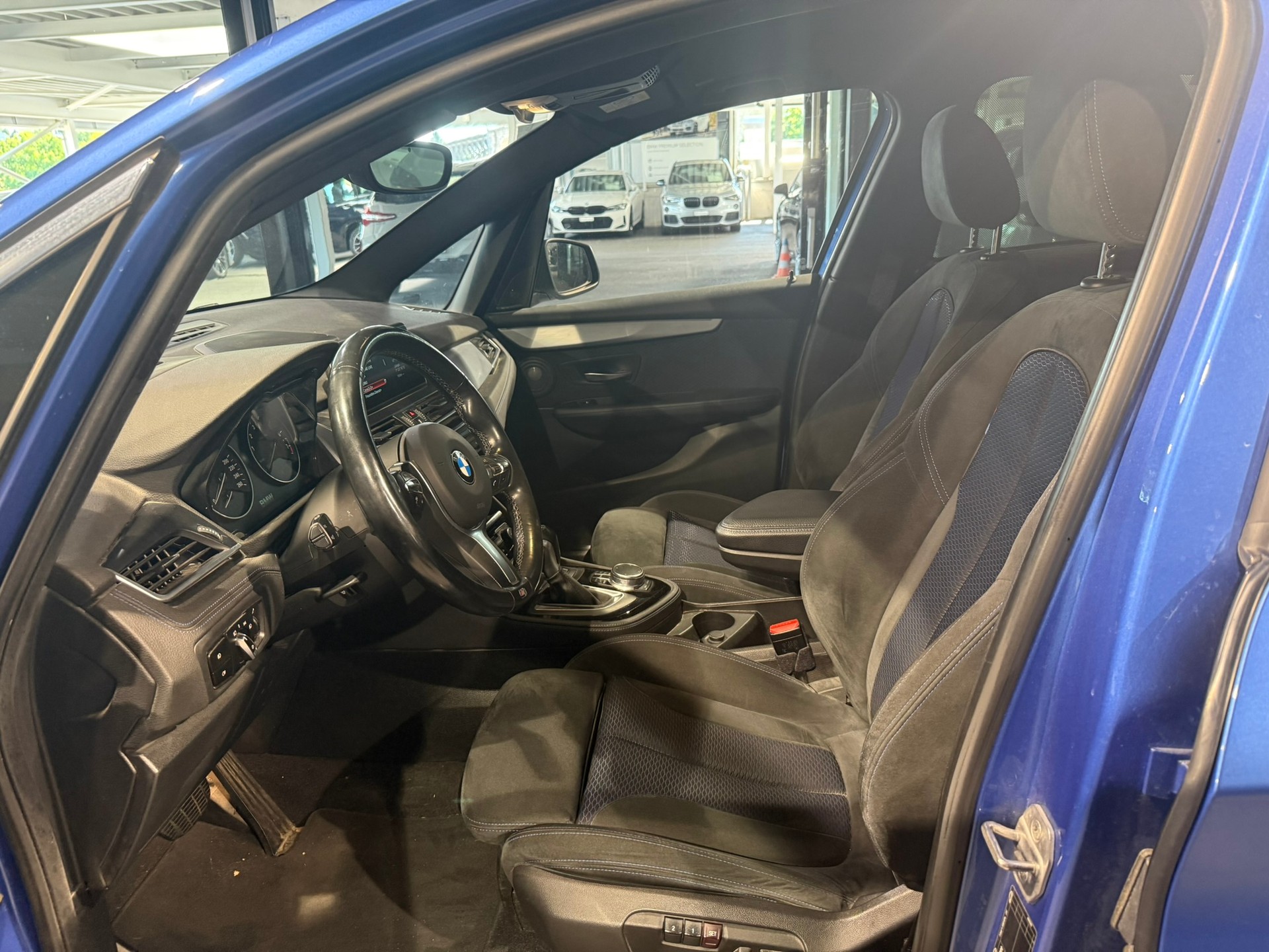 BMW 225i xDrive Active Tourer M Sport Steptronic-image-12