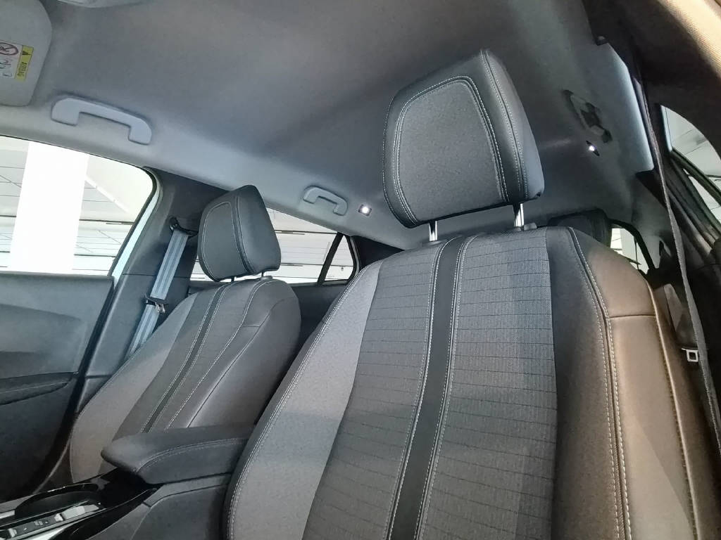 PEUGEOT 2008 1.2 PureTech 130 Allure-image-7
