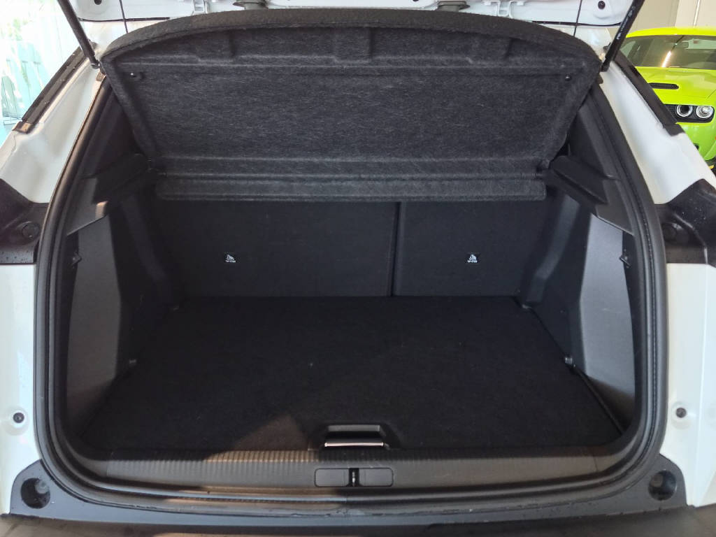 PEUGEOT 2008 1.2 PureTech 130 Allure-image-4
