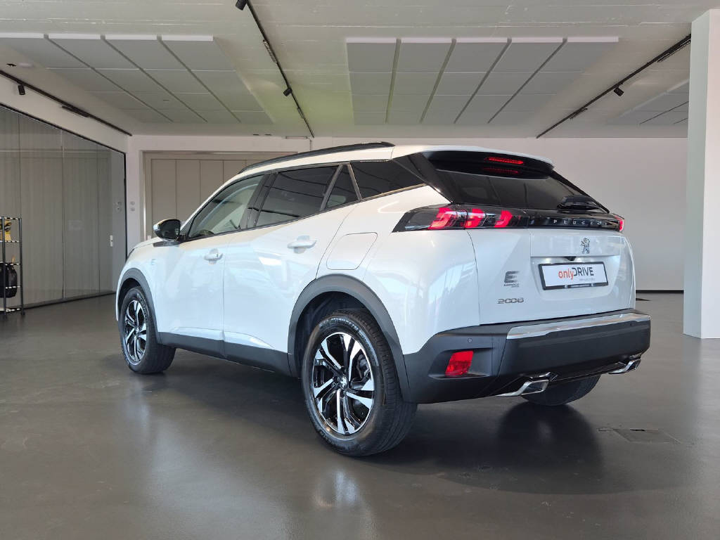 PEUGEOT 2008 1.2 PureTech 130 Allure-image-5