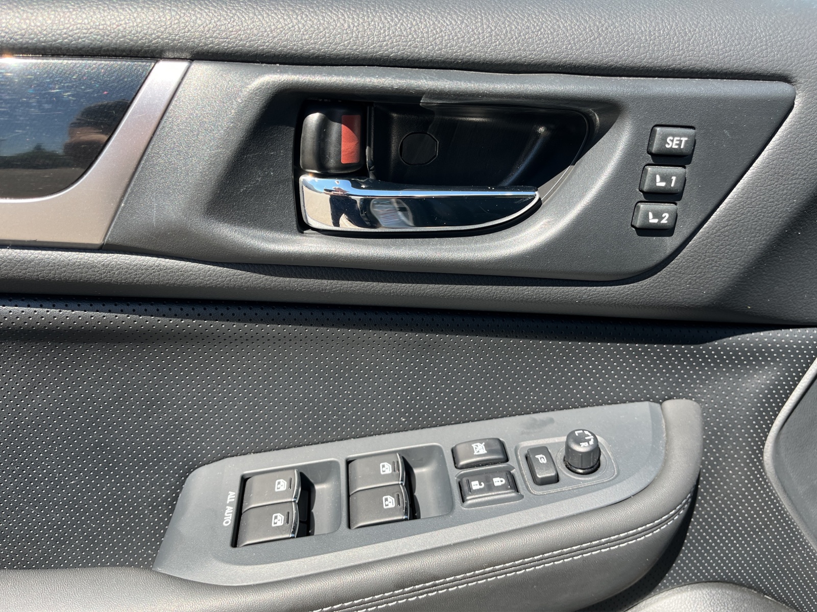 SUBARU Outback 2.5i Luxury-image-14