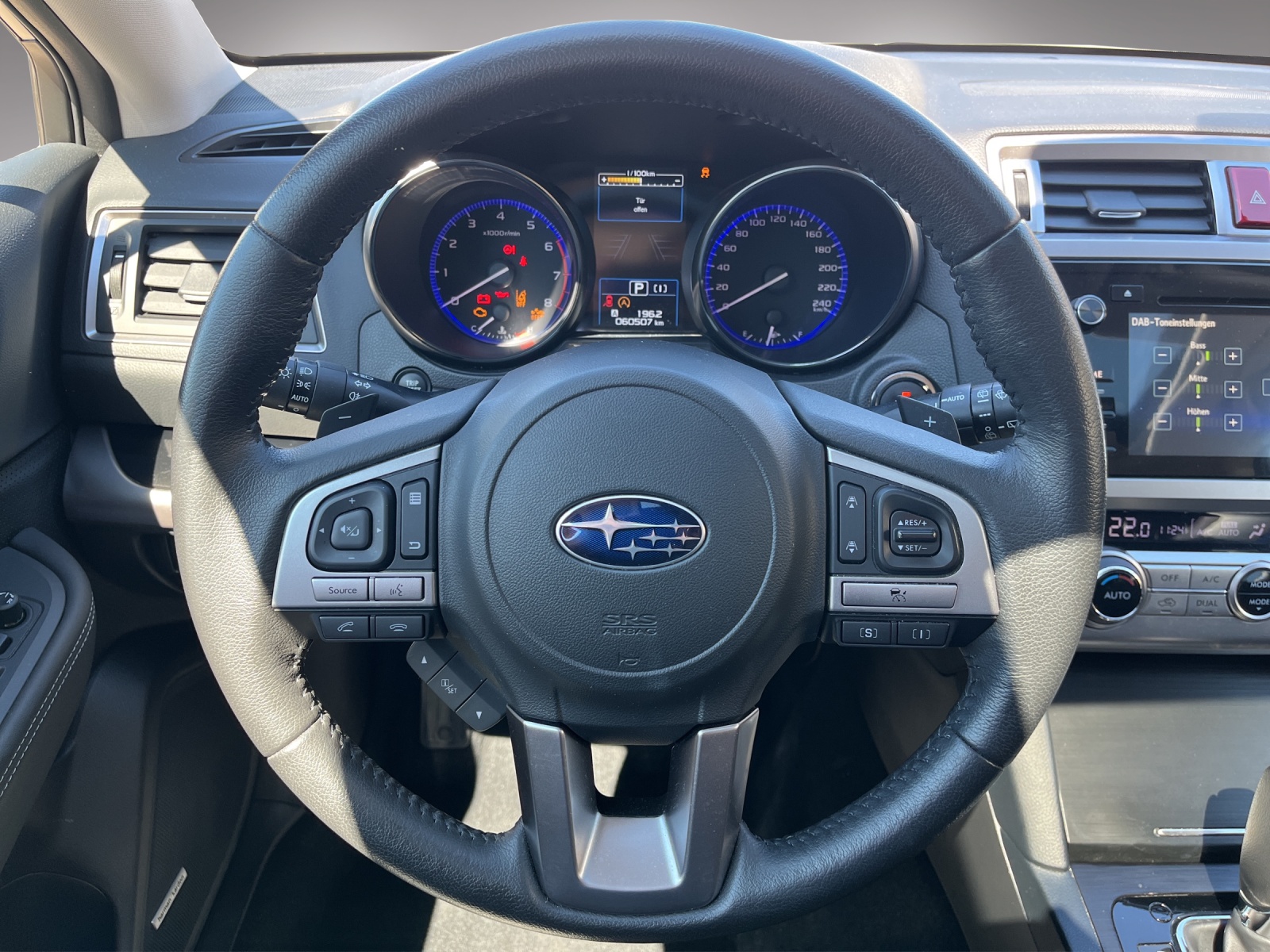 SUBARU Outback 2.5i Luxury-image-10