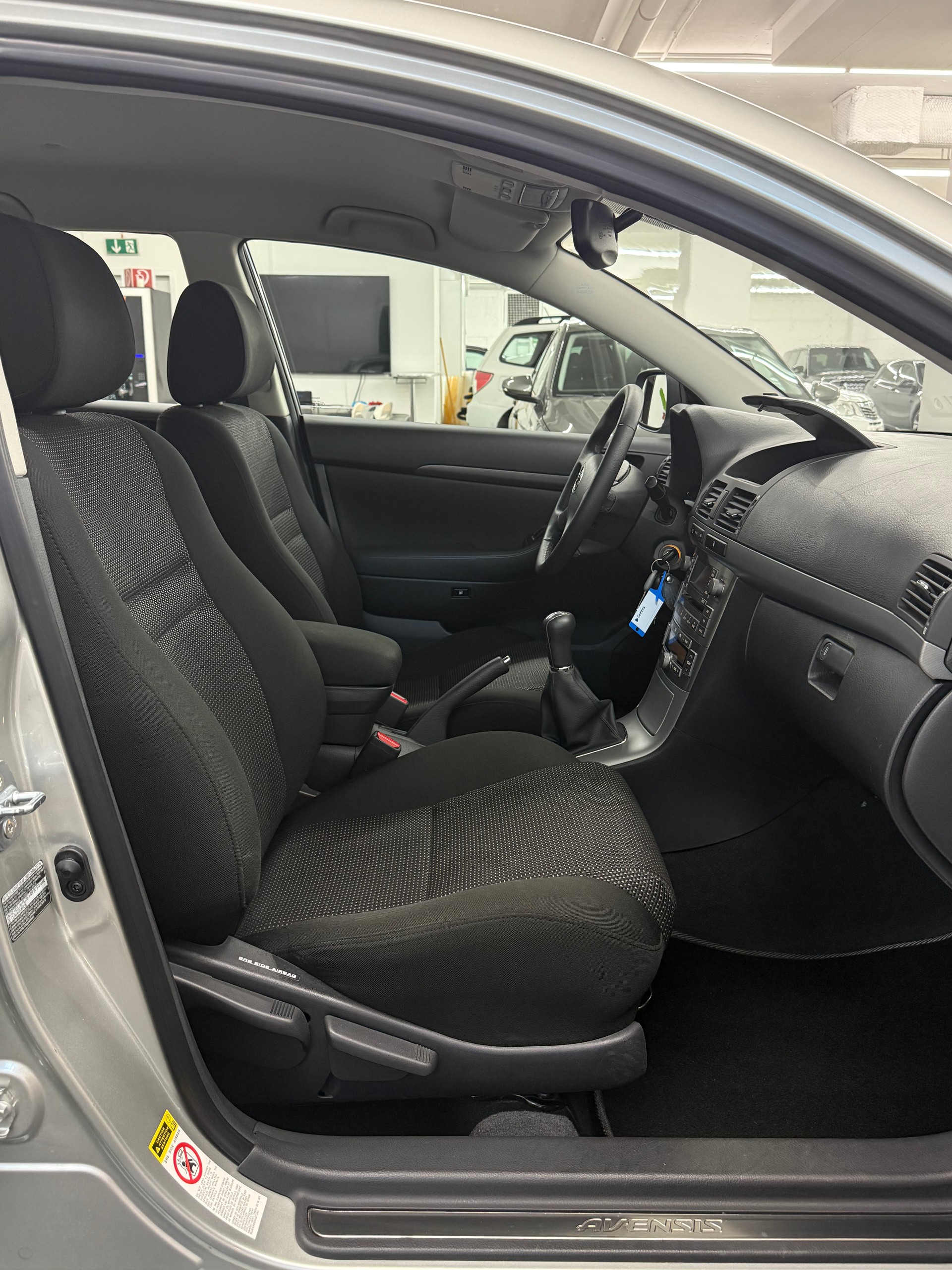 TOYOTA Avensis 1.8 VVT-i Linea Terra Sportswagon-image-12