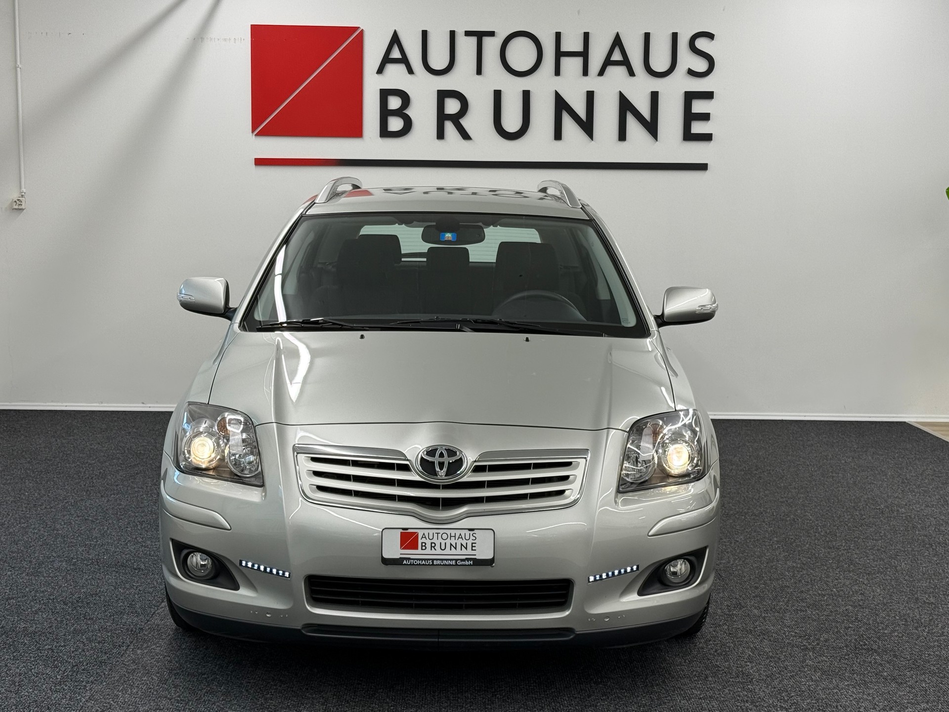 TOYOTA Avensis 1.8 VVT-i Linea Terra Sportswagon-image-1