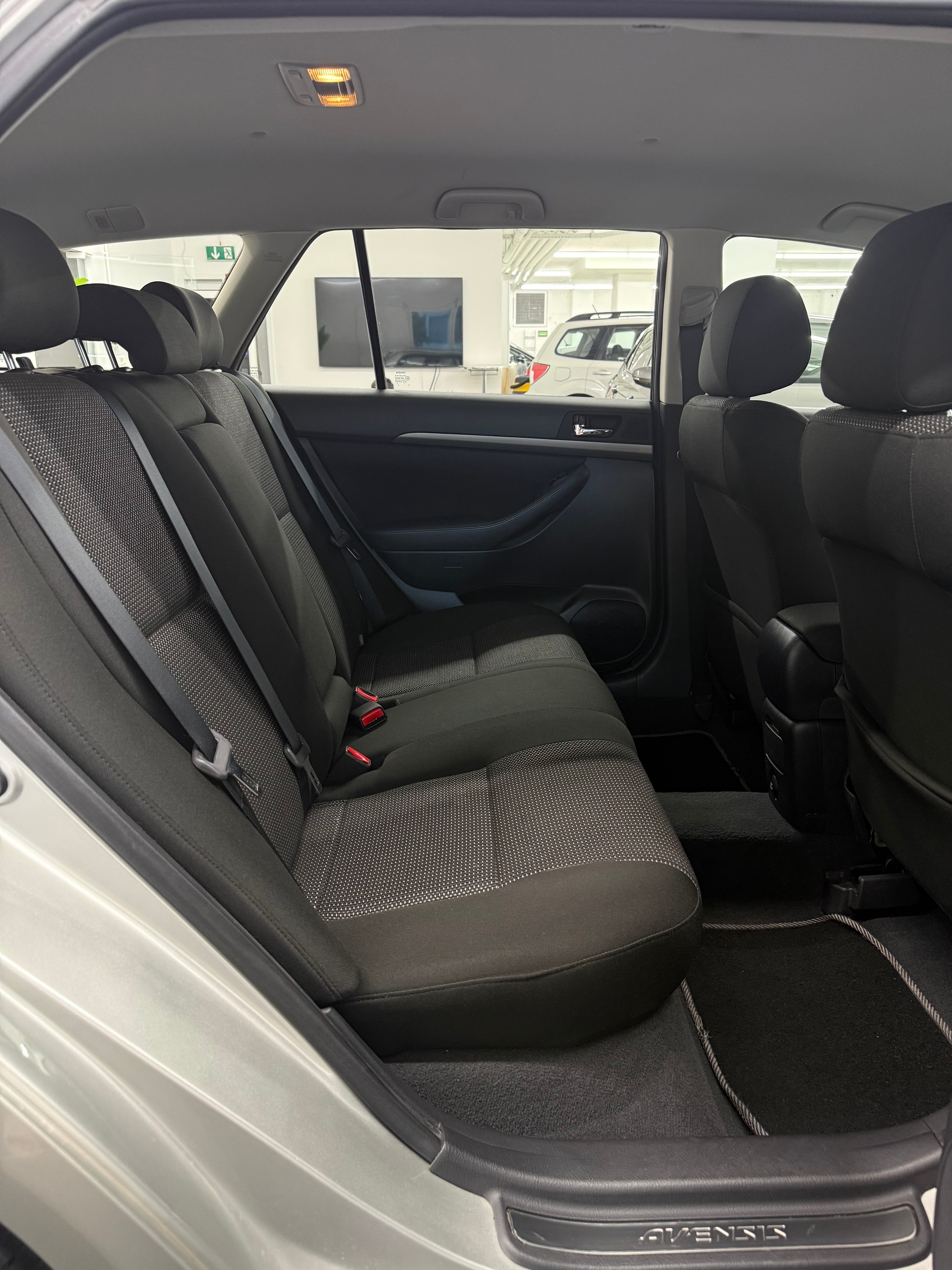 TOYOTA Avensis 1.8 VVT-i Linea Terra Sportswagon-image-13