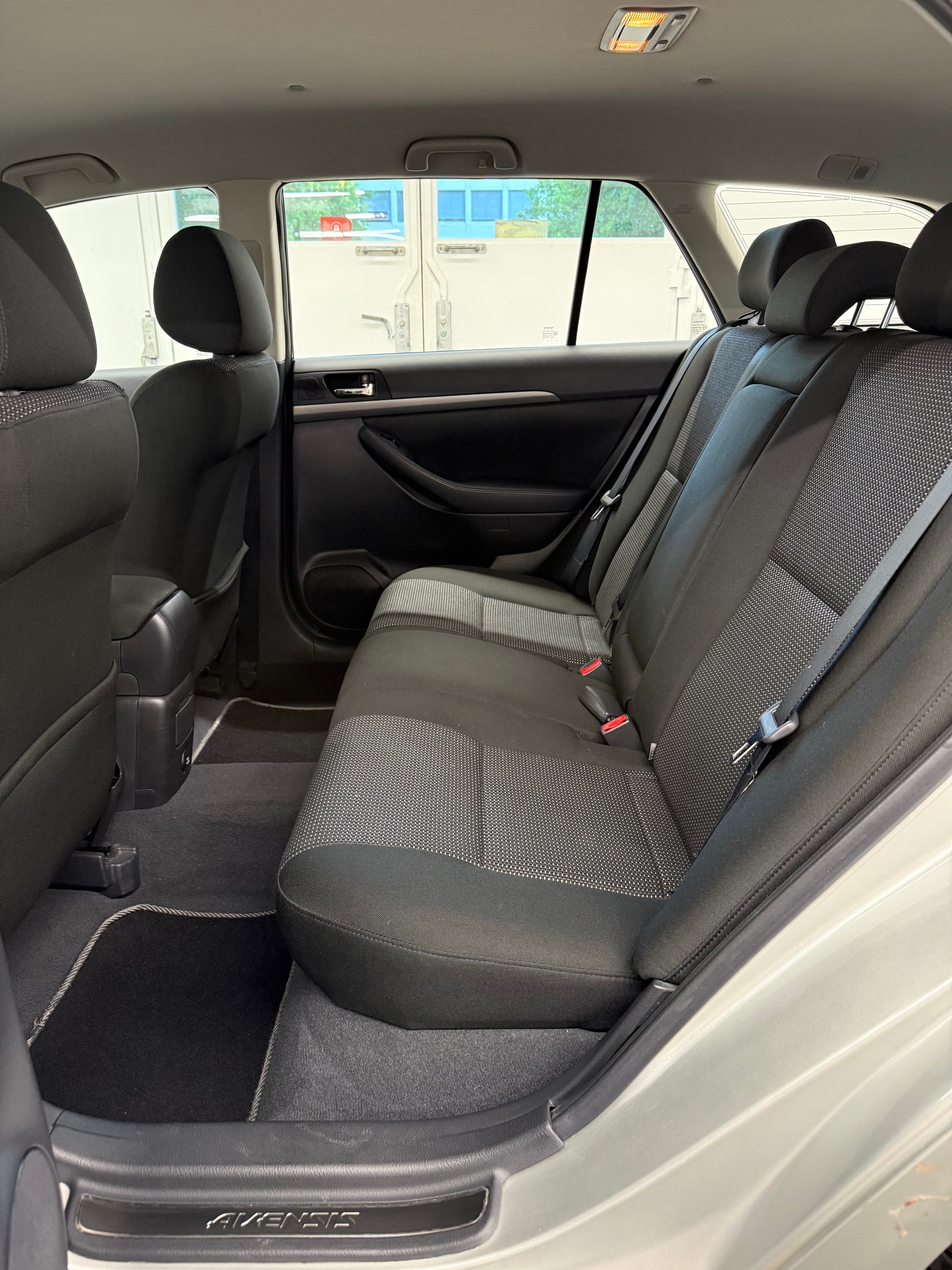 TOYOTA Avensis 1.8 VVT-i Linea Terra Sportswagon-image-14