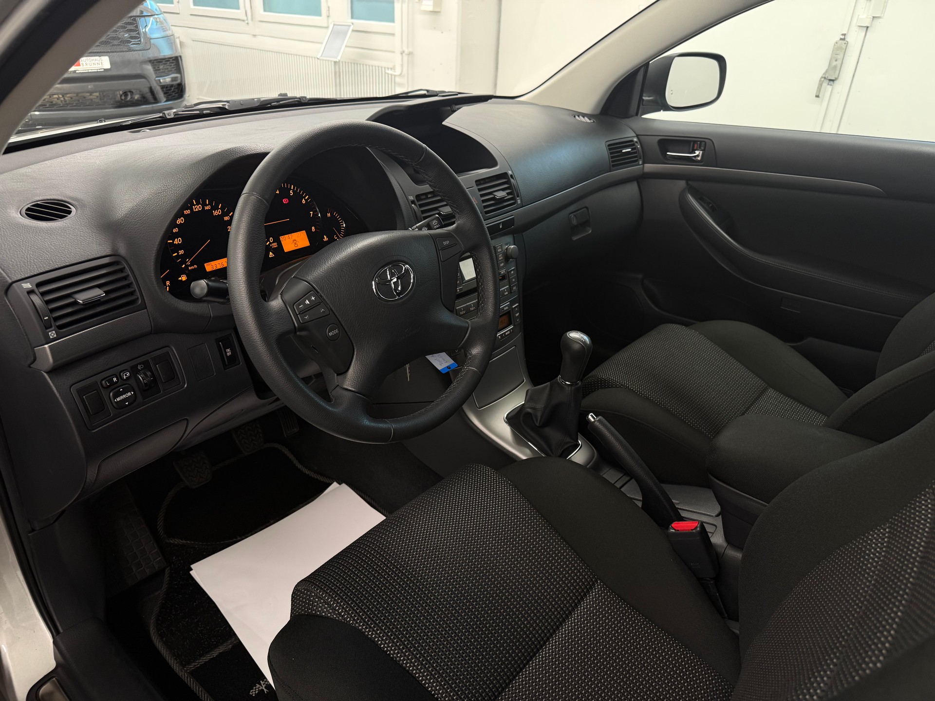 TOYOTA Avensis 1.8 VVT-i Linea Terra Sportswagon-image-8