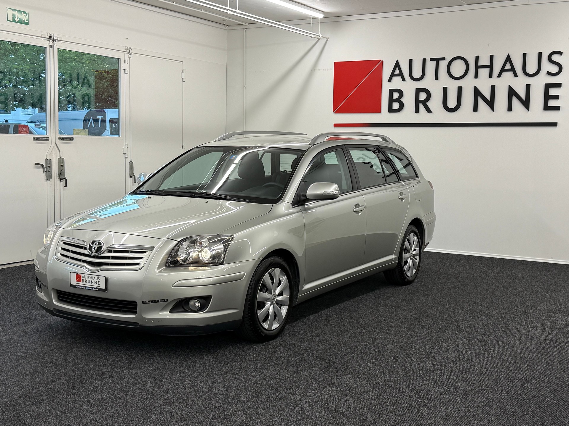 TOYOTA Avensis 1.8 VVT-i Linea Terra Sportswagon-image-0