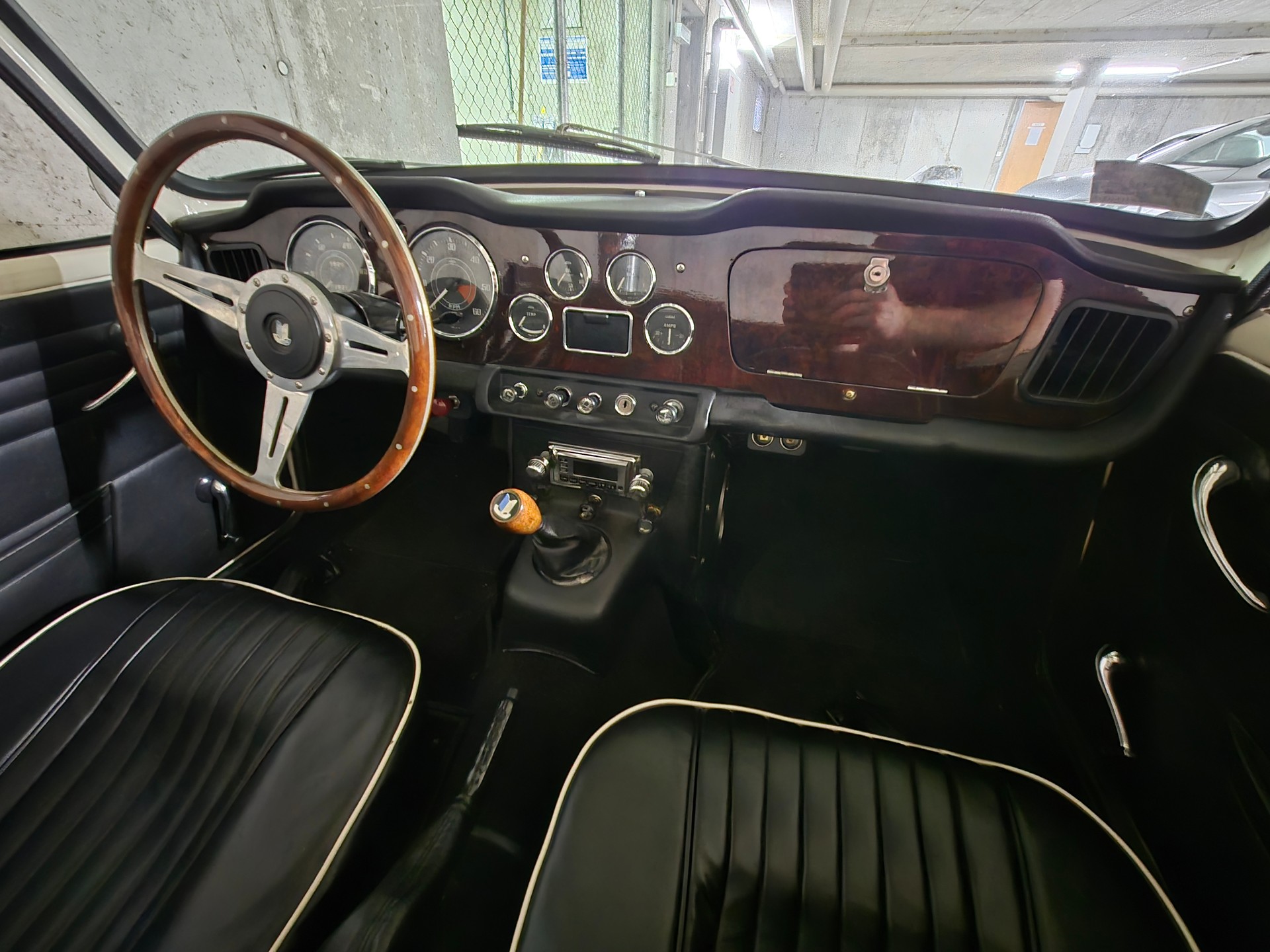 TRIUMPH TR4A-image-2