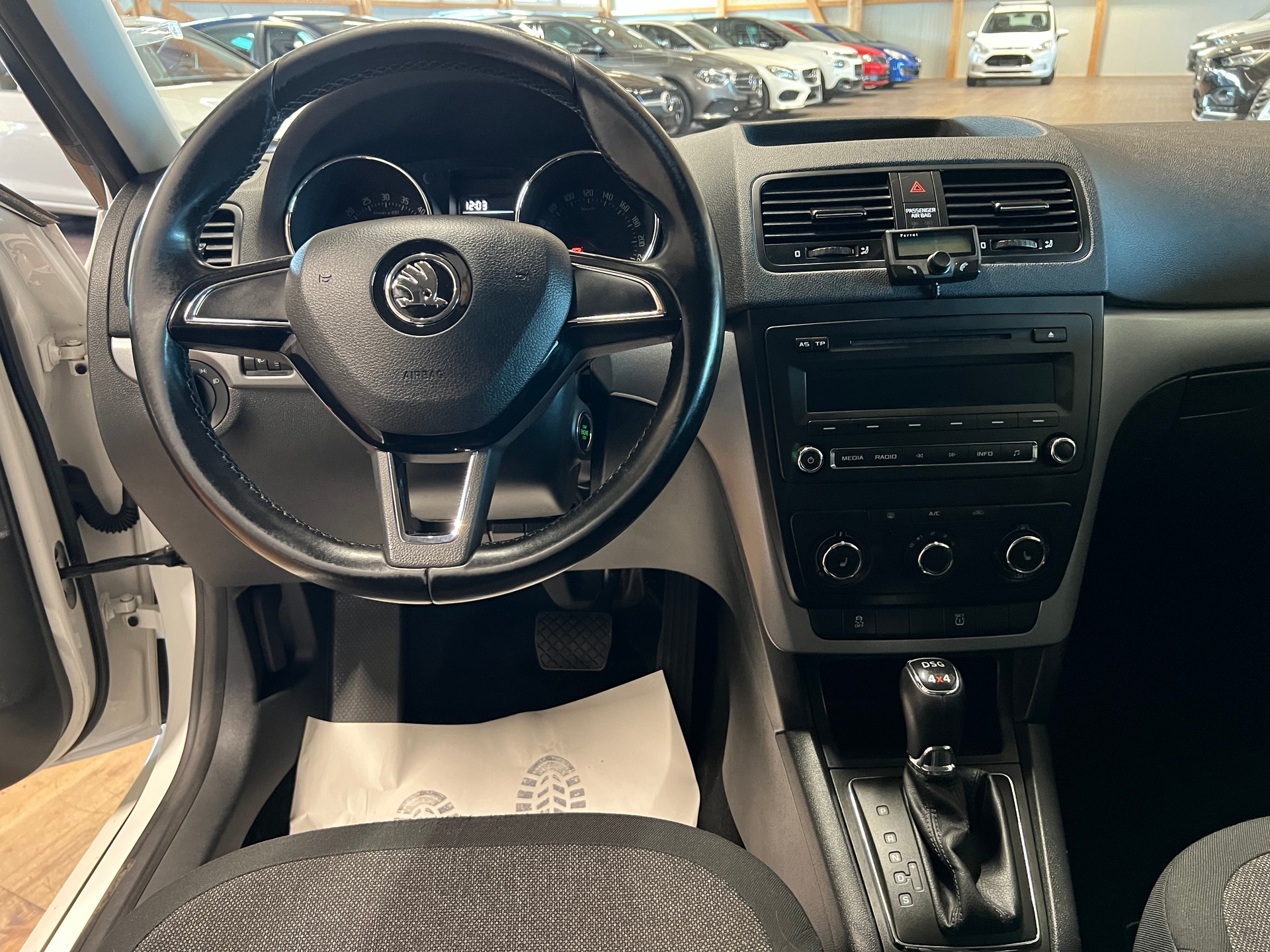 SKODA Yeti 2.0 TDI Active 4x4 DSG-image-9