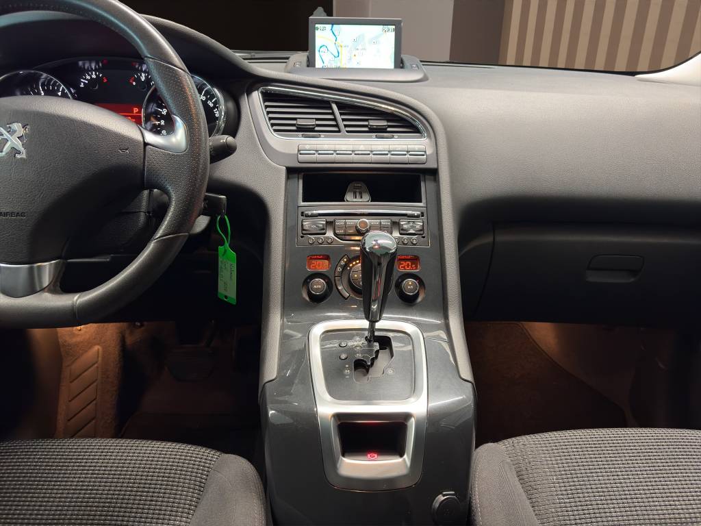 PEUGEOT 5008 1.6 THP Allure Tiptronic-image-15