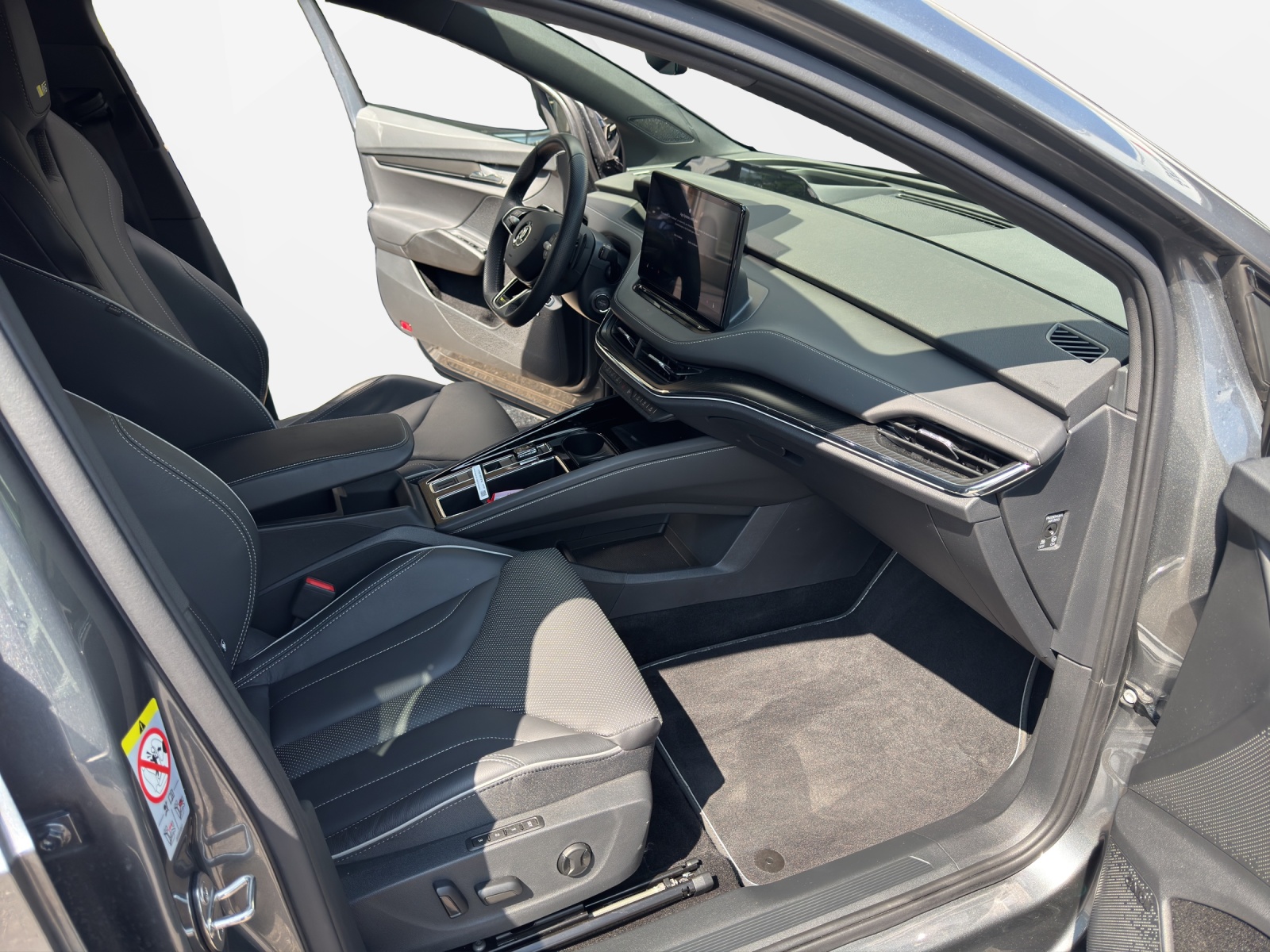 SKODA Enyaq 4x4 RS-image-13