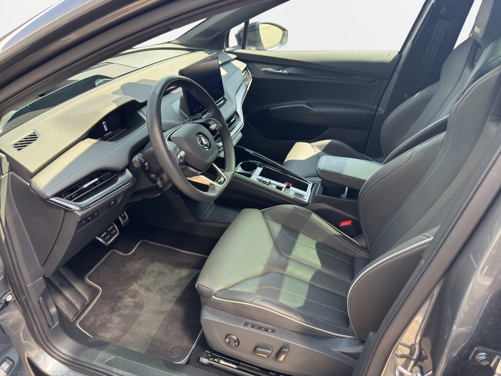 SKODA Enyaq 4x4 RS-image-8